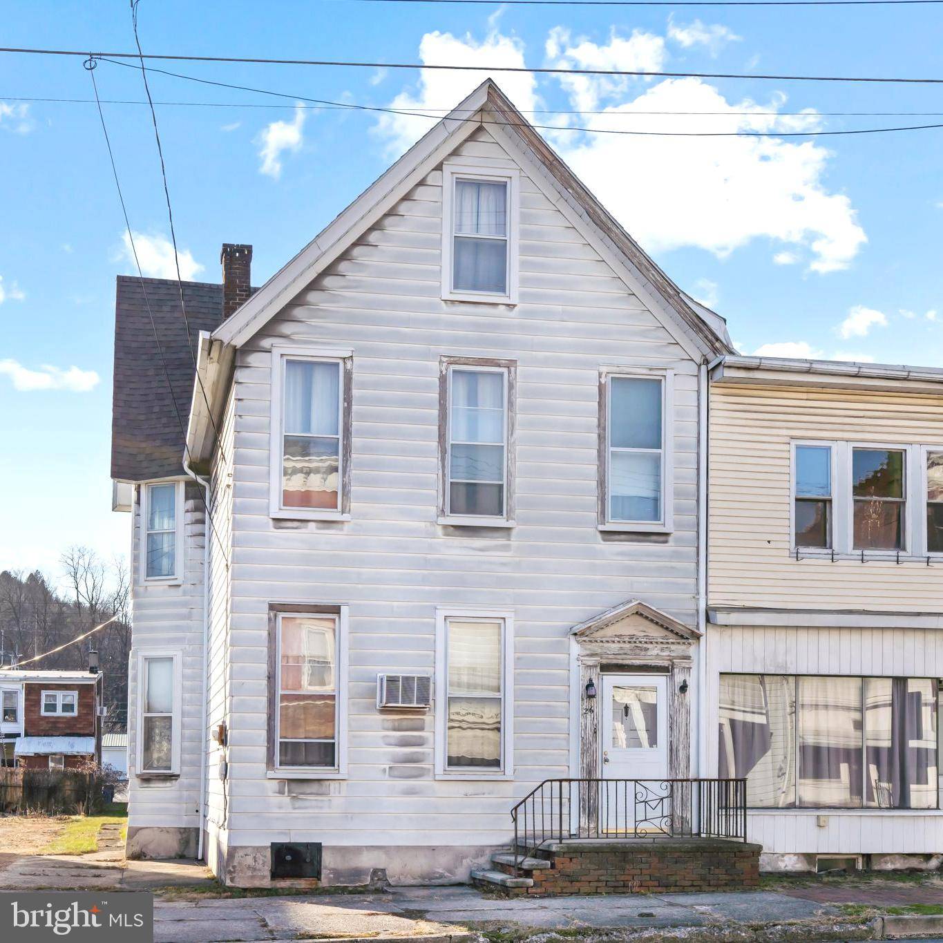 Saint Clair, PA 17970,26 S 2ND ST