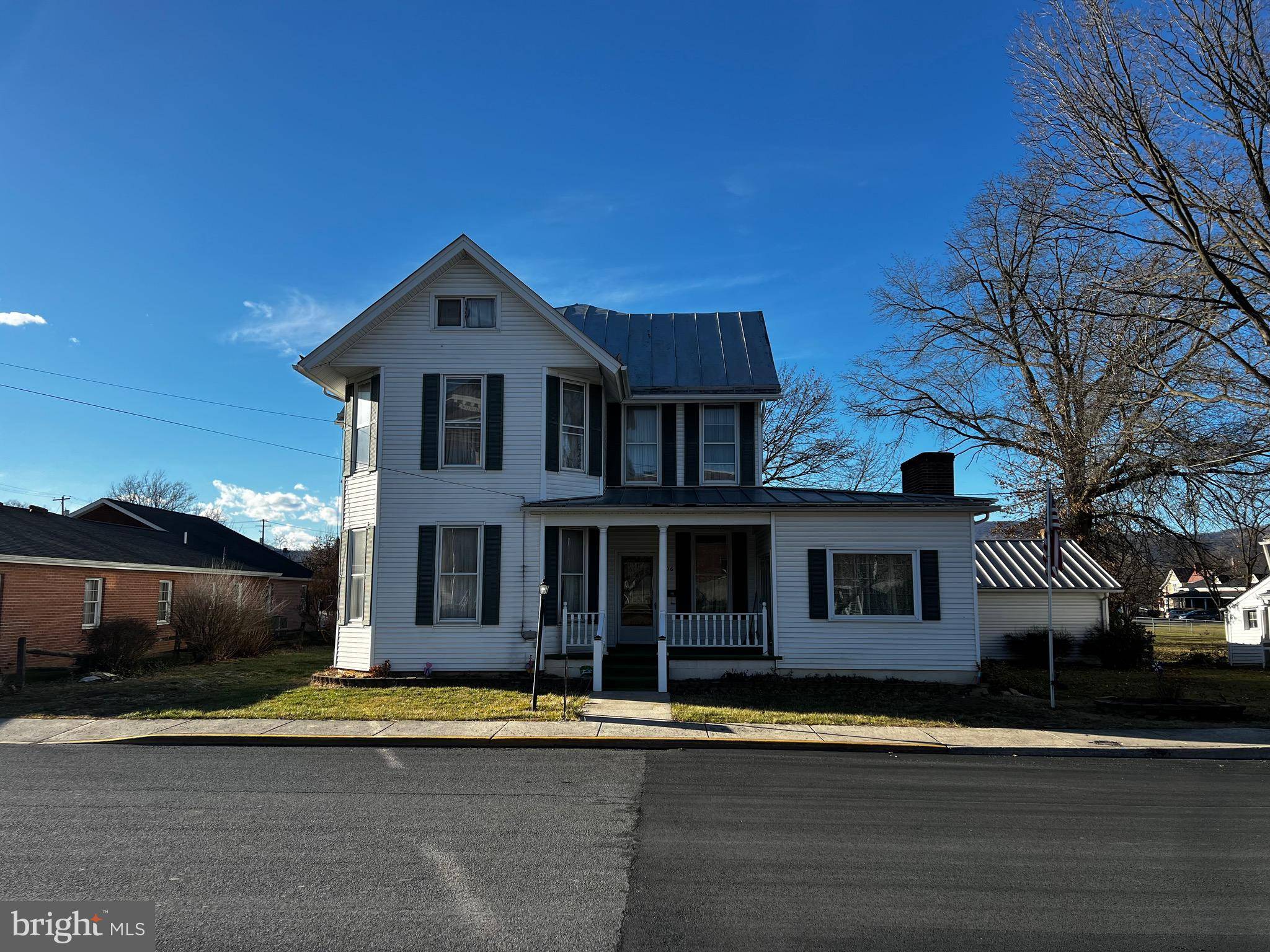 Moorefield, WV 26836,206 N ELM ST