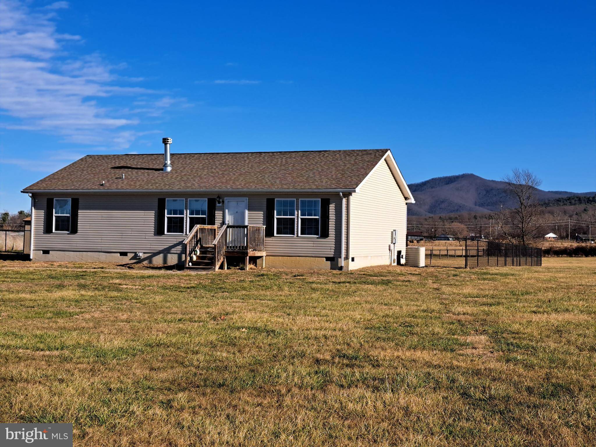 Luray, VA 22835,921 FAIRVIEW RD