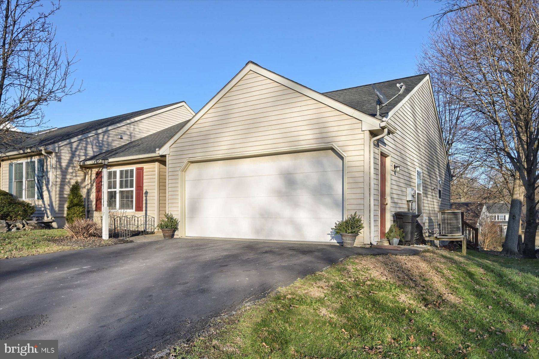 Lancaster, PA 17603,12 MILL POND DR