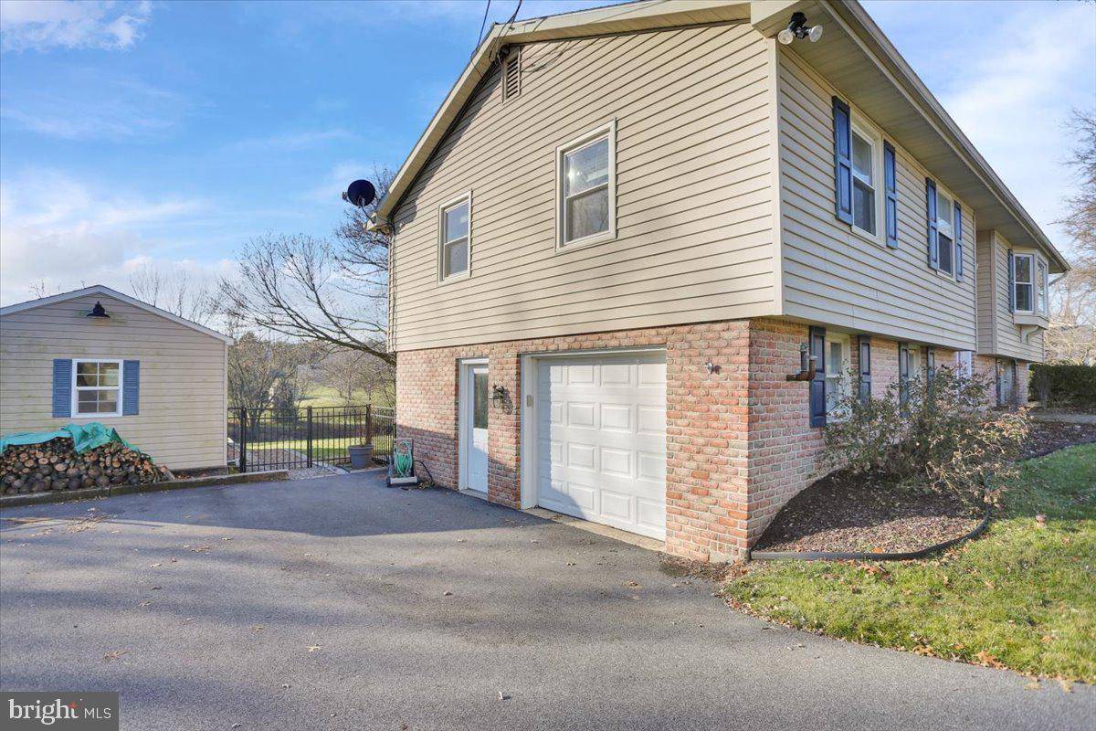 Manheim, PA 17545,350 LAKEVIEW DR