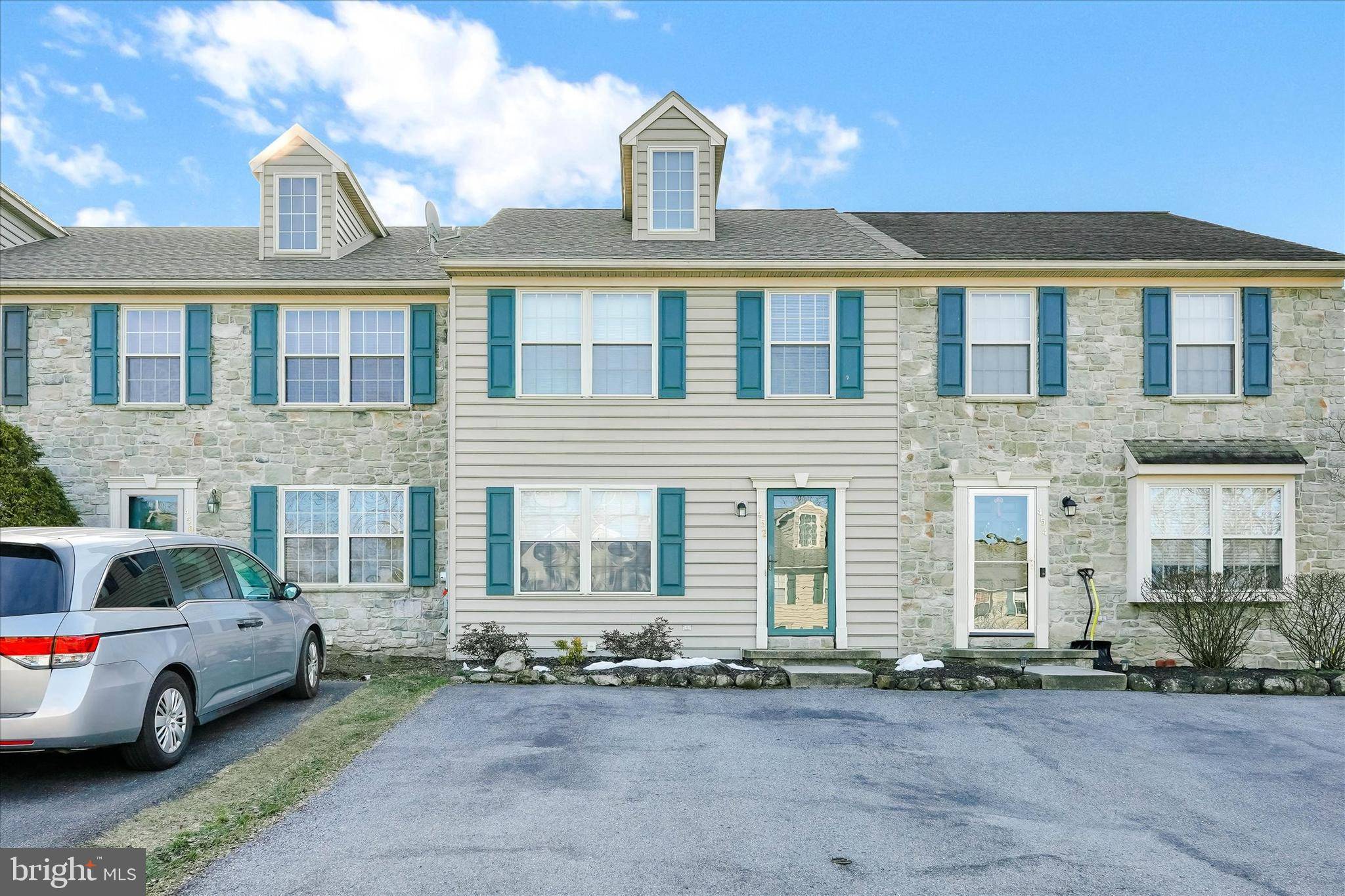 Elizabethtown, PA 17022,452 INDIAN ROCK CIR