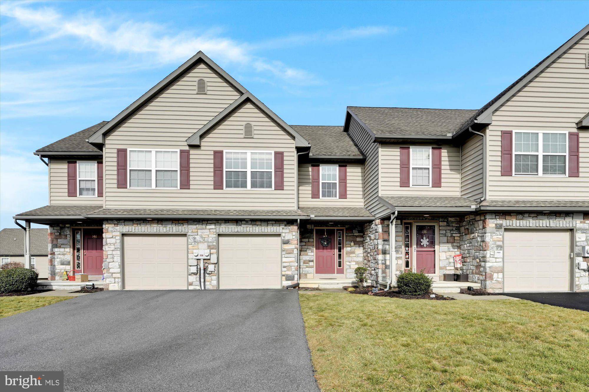 Ephrata, PA 17522,142 MOUNT OLIVE LN