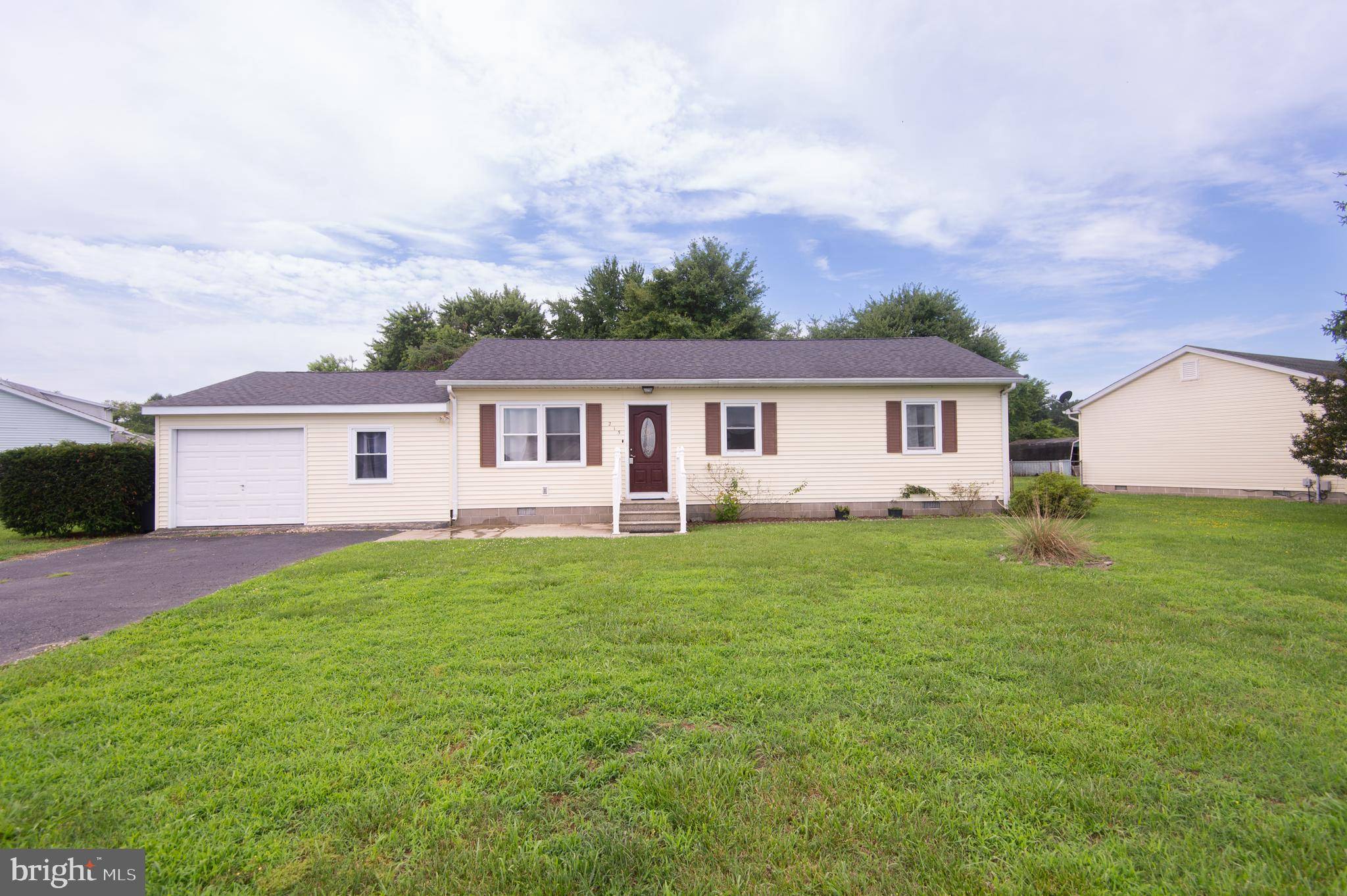 Hurlock, MD 21643,215 GLEN OAK CIR