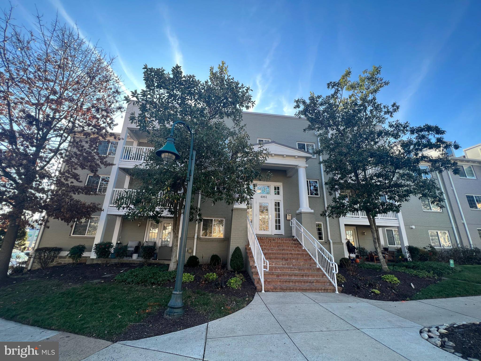 Arlington, VA 22204,4061 S FOUR MILE RUN DR #203