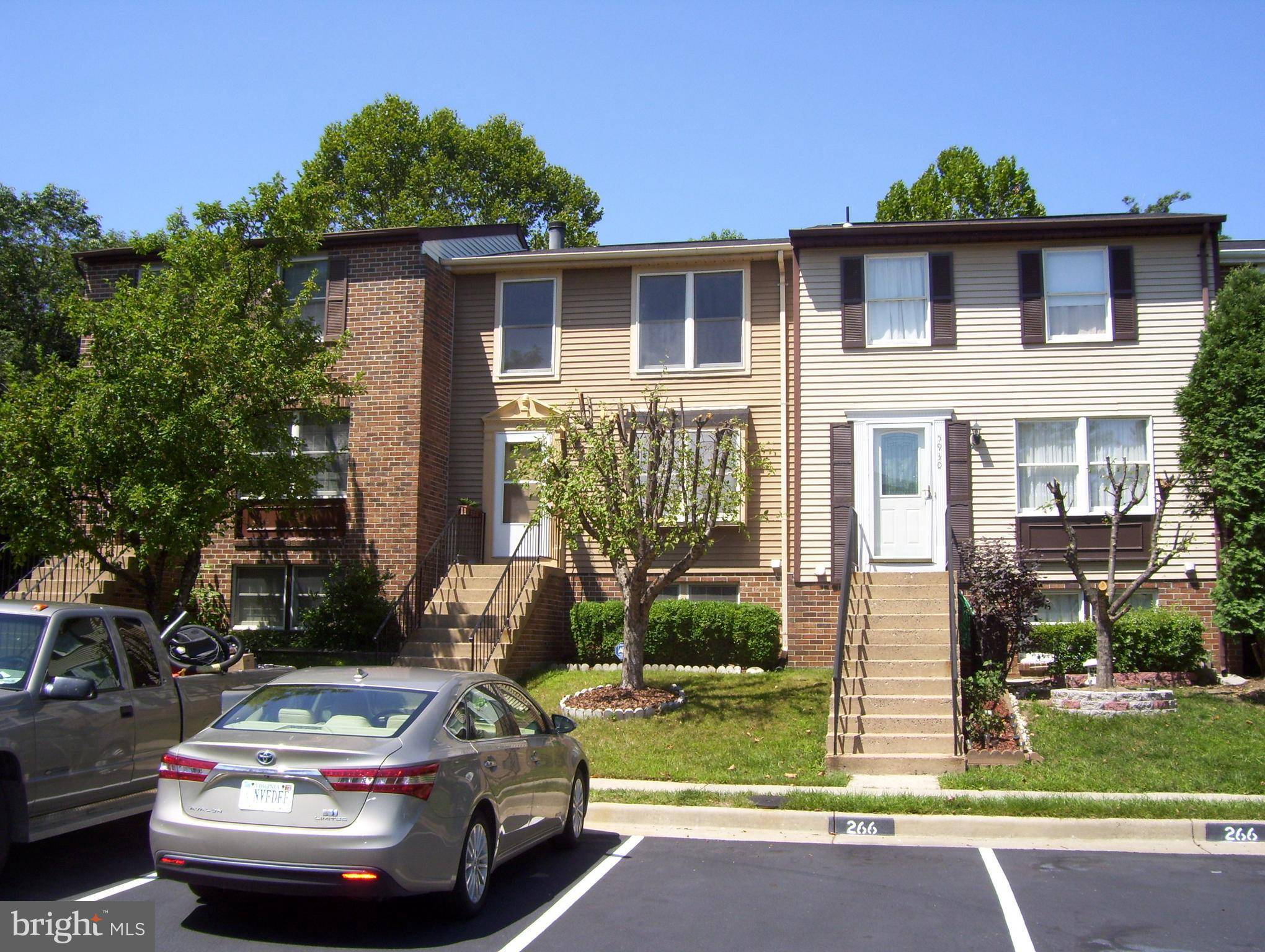 Centreville, VA 20121,5932 SPRUCE RUN CT