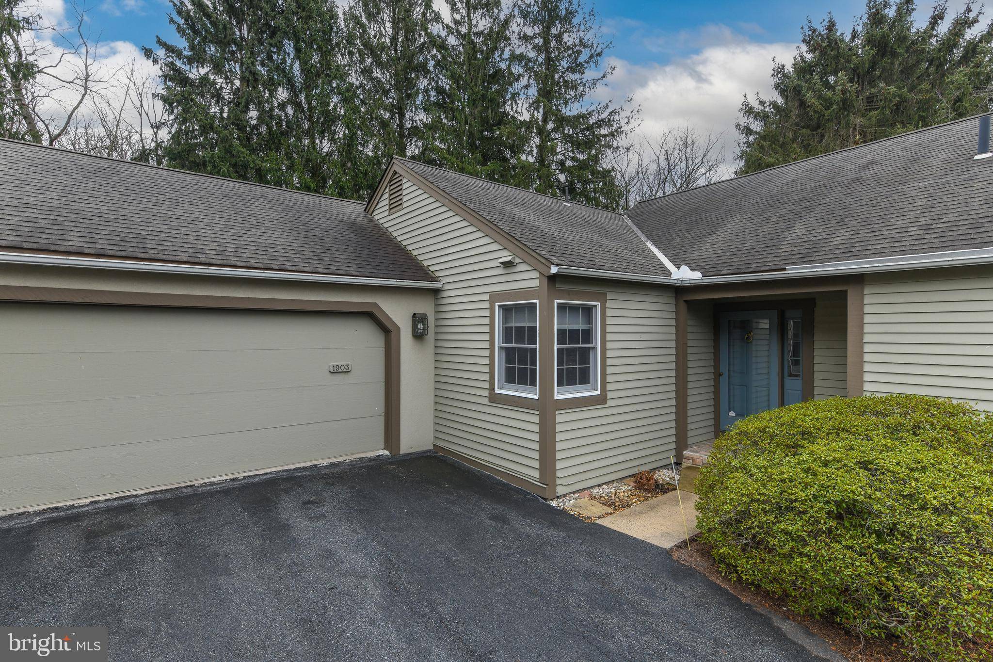 Wyomissing, PA 19610,1903 MEADOW LN