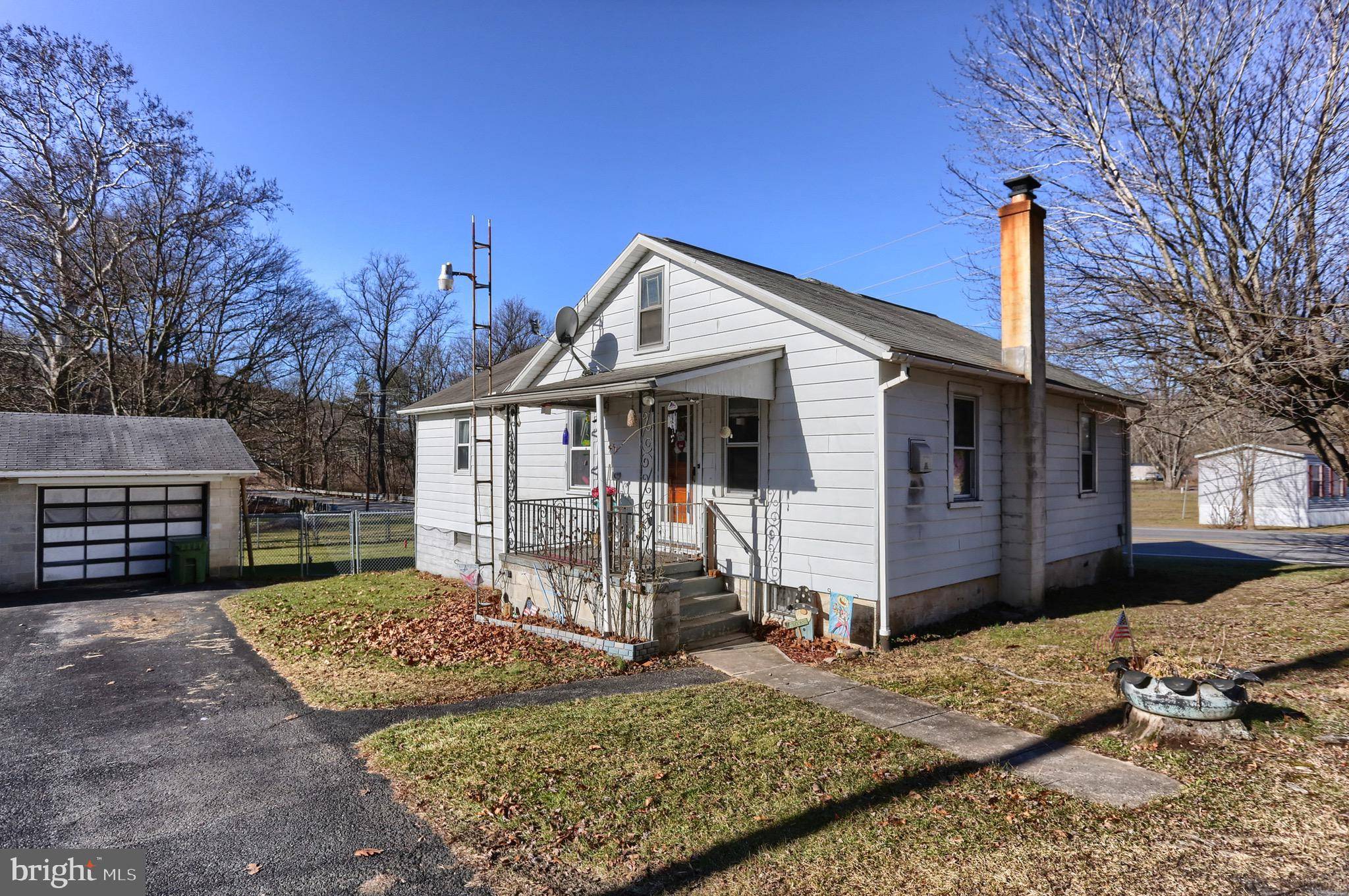 Pine Grove, PA 17963,2 LOVERS LN