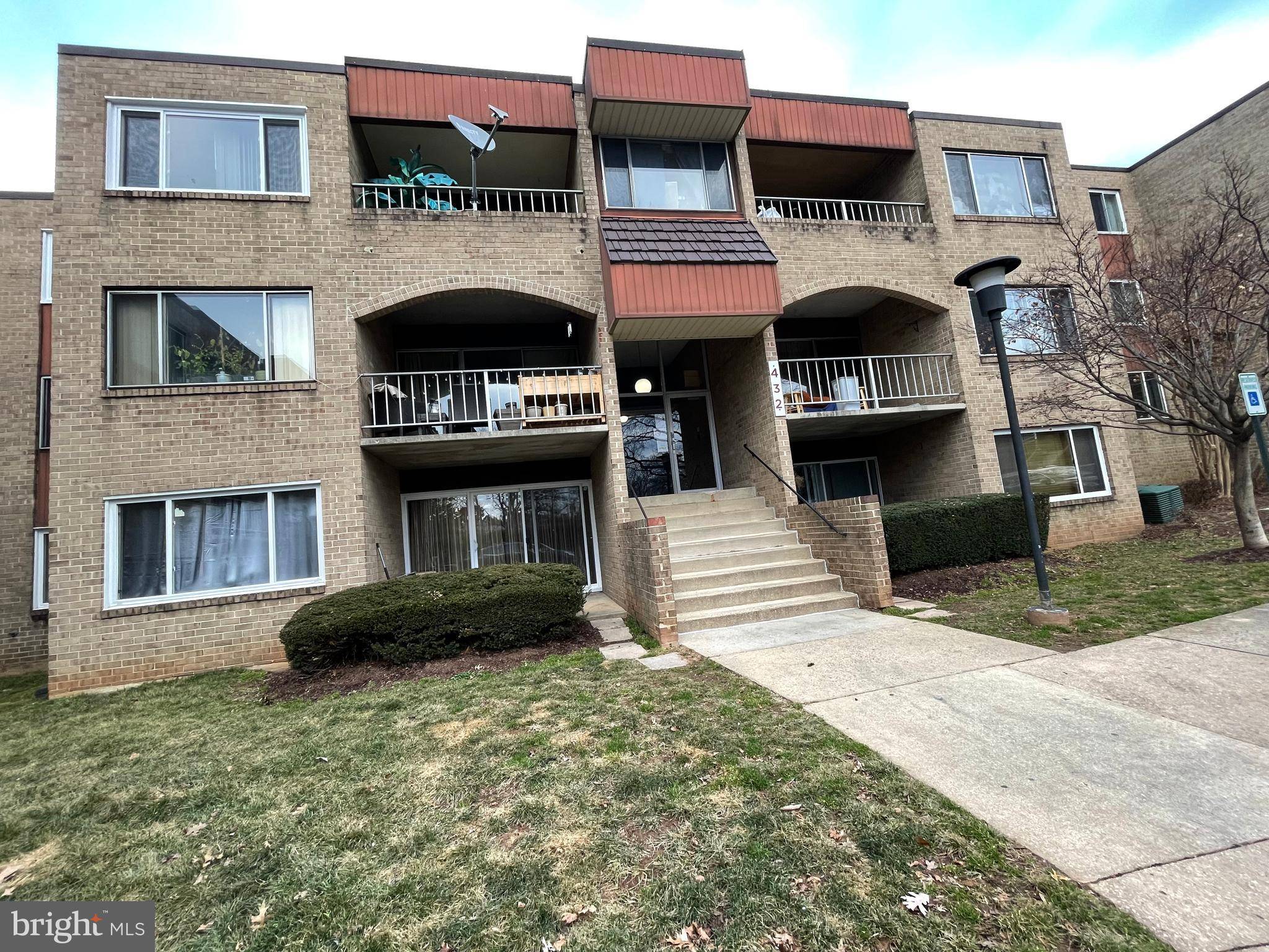 Gaithersburg, MD 20877,432 GIRARD ST #212