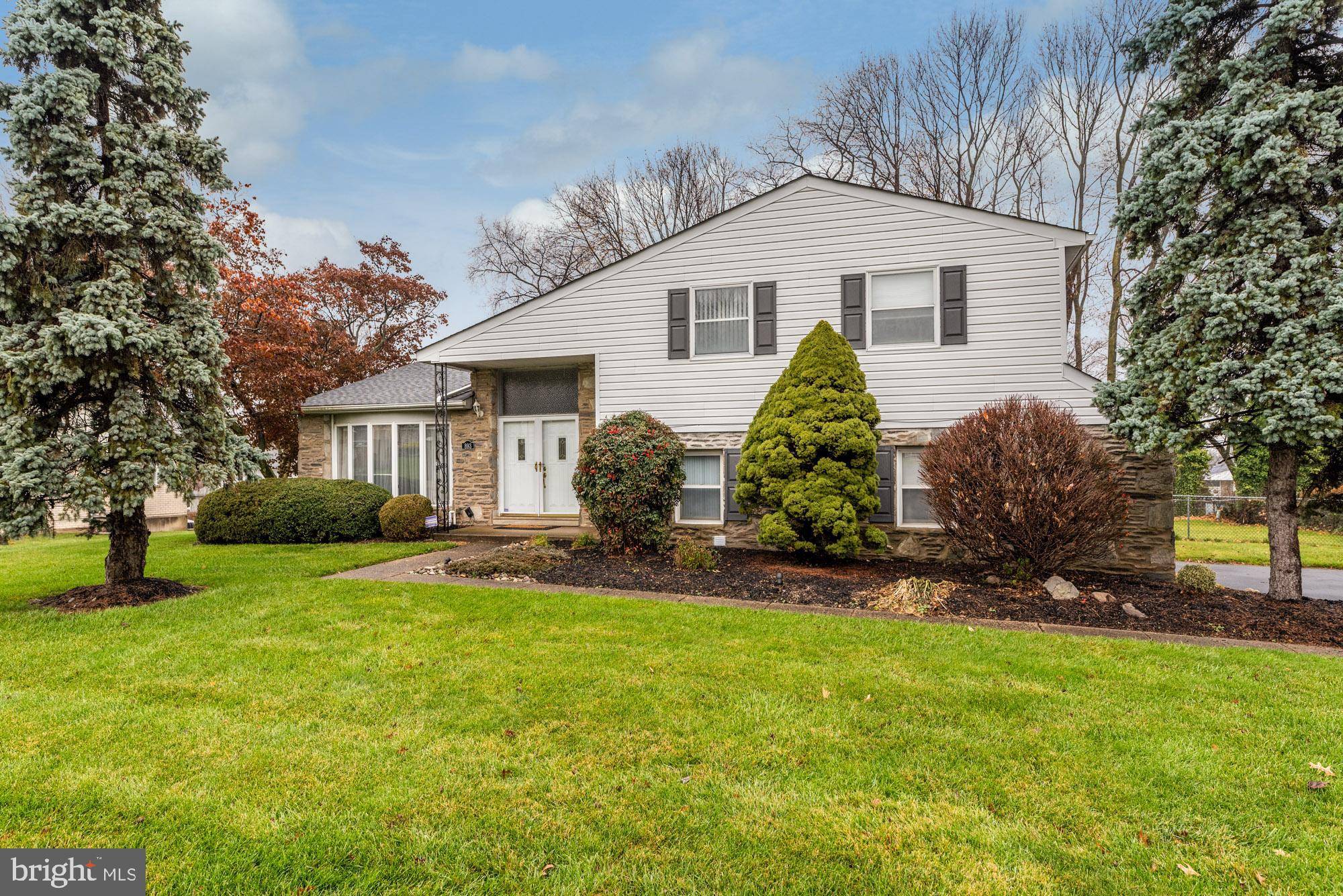 Huntingdon Valley, PA 19006,893 CARDINAL LN