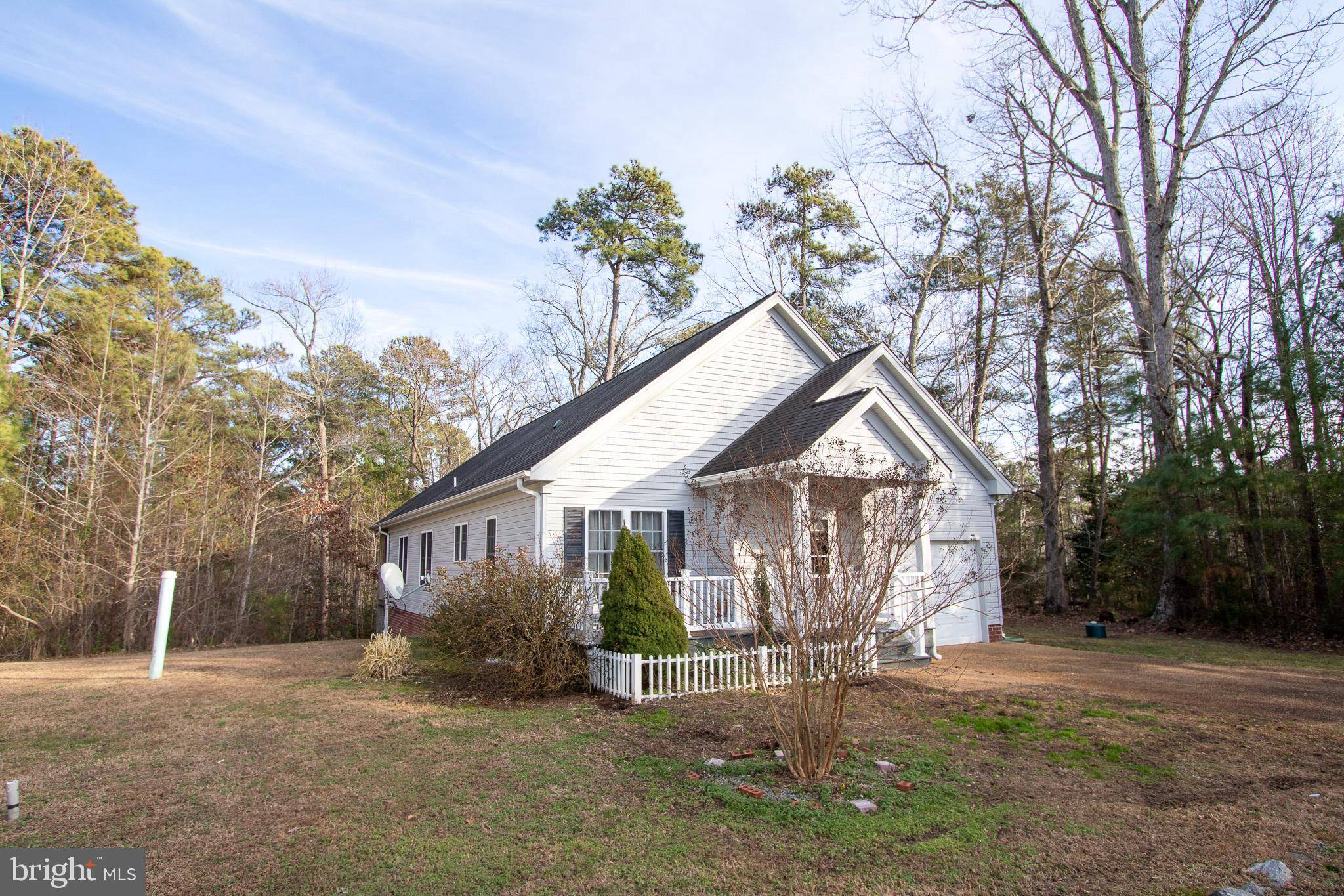 Kilmarnock, VA 22482,307 BAY WALK DR