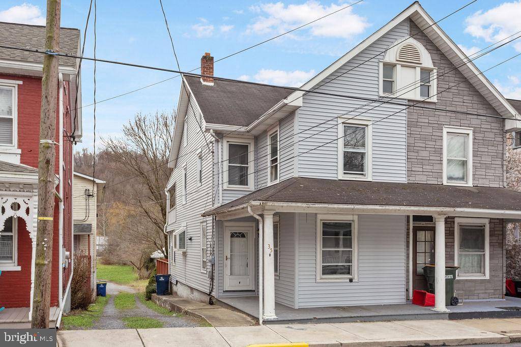 Adamstown, PA 19501,35 W MAIN ST