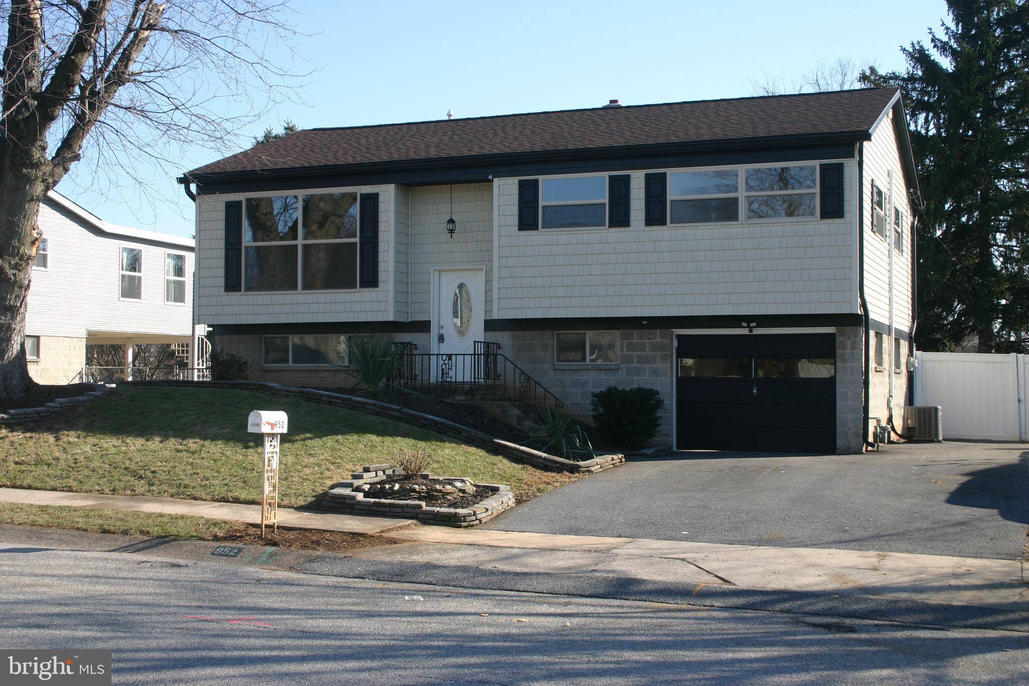 York, PA 17404,952 BELAIRE LN