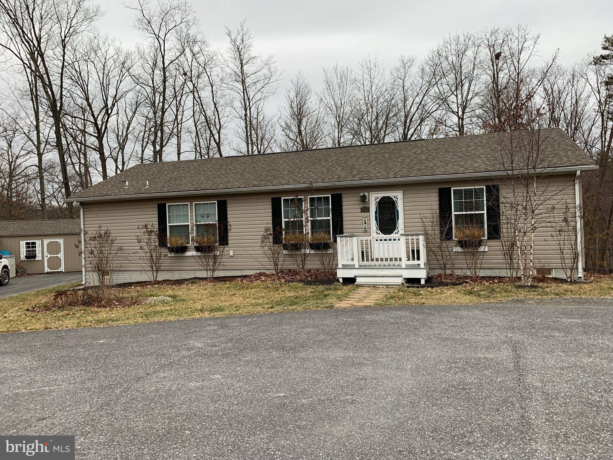 Berkeley Springs, WV 25411,232 KEY LN