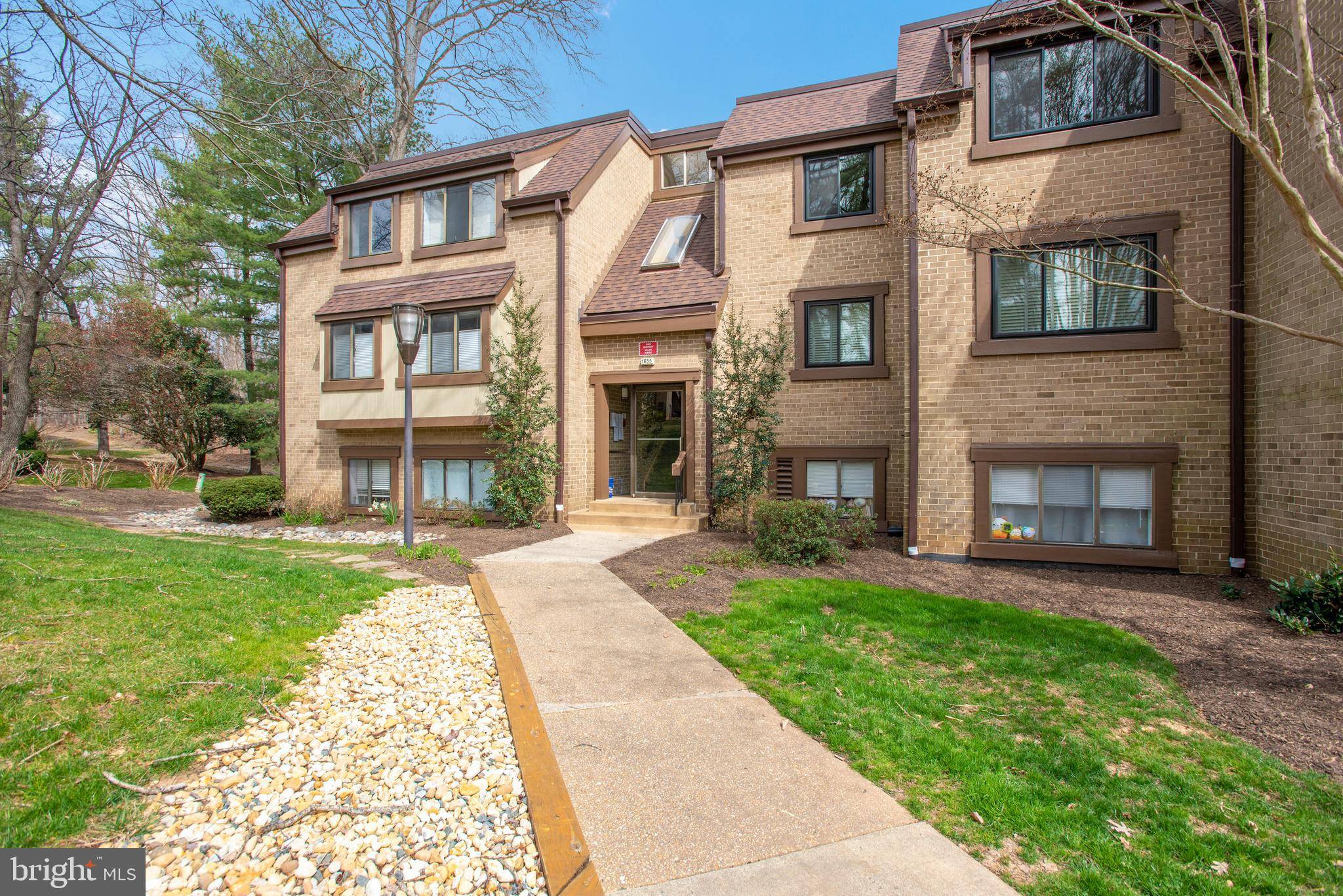 Reston, VA 20190,1655 PARKCREST CIR #6A/301