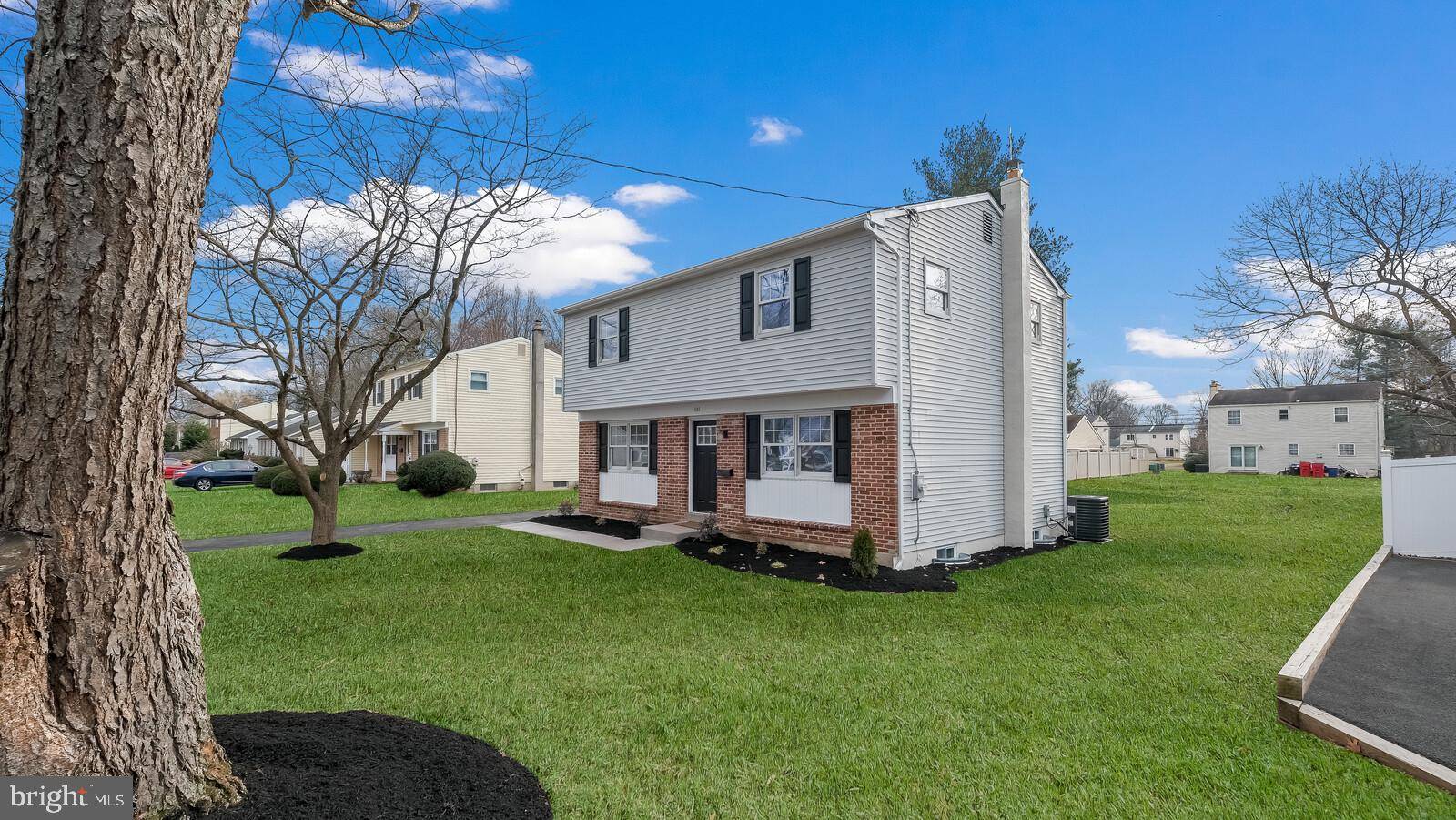 Warminster, PA 18974,486 KALMIA ST