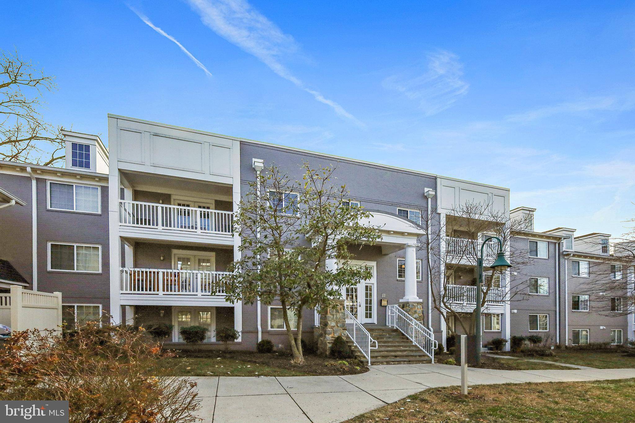 Arlington, VA 22204,4083 S FOUR MILE RUN DR #202