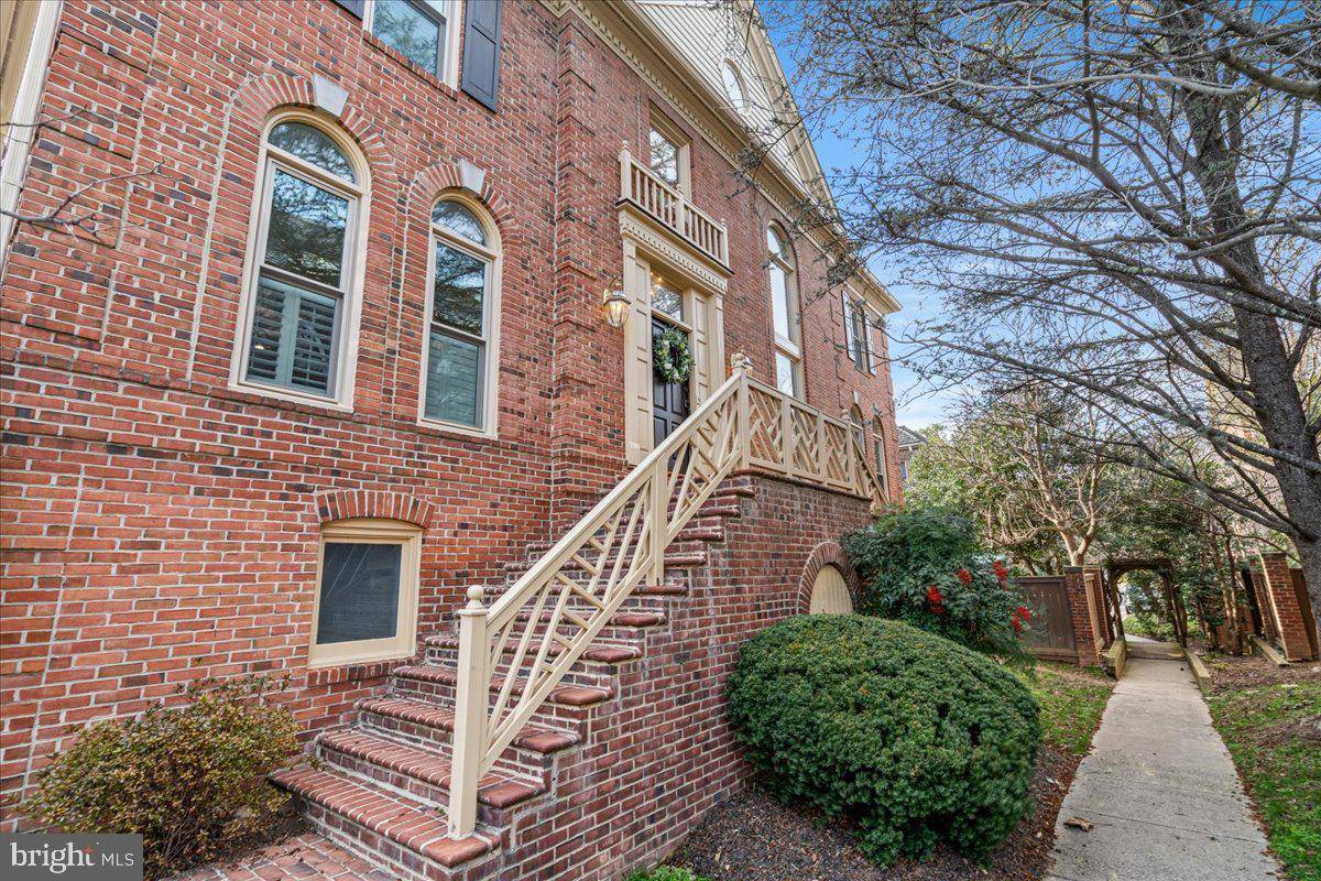 Mclean, VA 22101,1544 HAMPTON HILL CIR