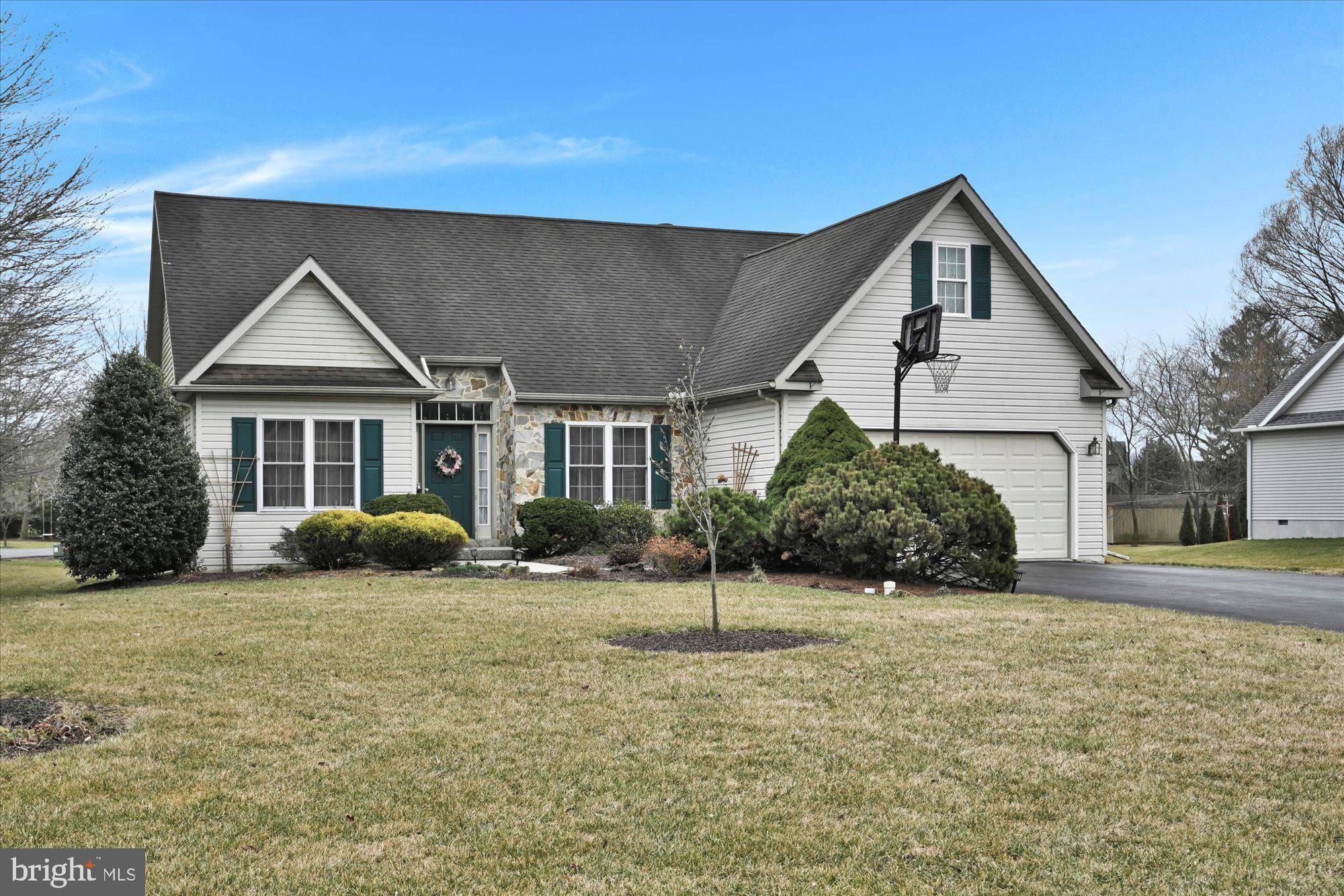 New Holland, PA 17557,108 WINDSOCK WAY