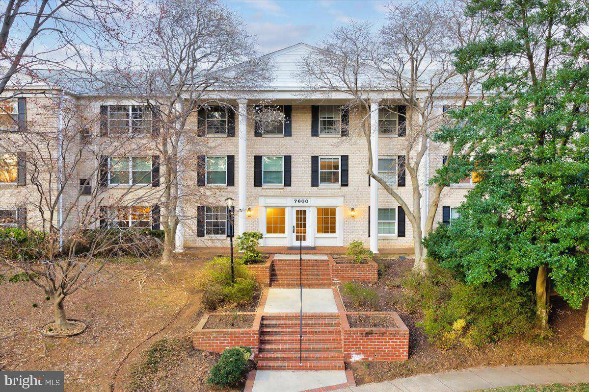 Mclean, VA 22102,7600 TREMAYNE PL #212