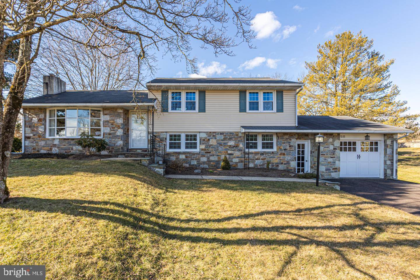 Perkiomenville, PA 18074,511 COLONIAL RD