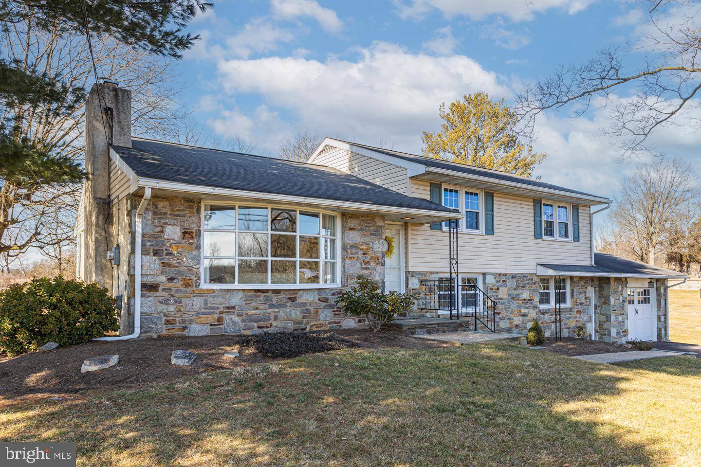 Perkiomenville, PA 18074,511 COLONIAL RD