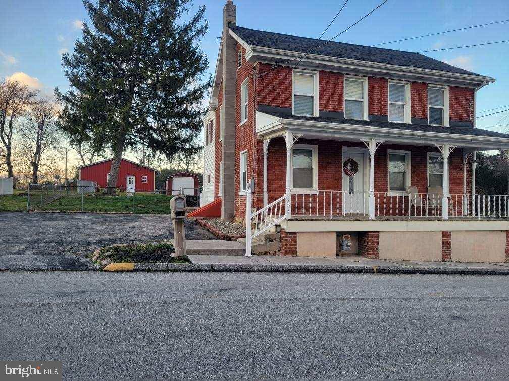 Abbottstown, PA 17301,123 W WATER ST