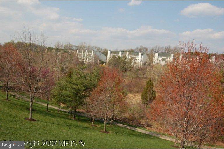 Gaithersburg, MD 20878,913 HILLSIDE LAKE TER #414