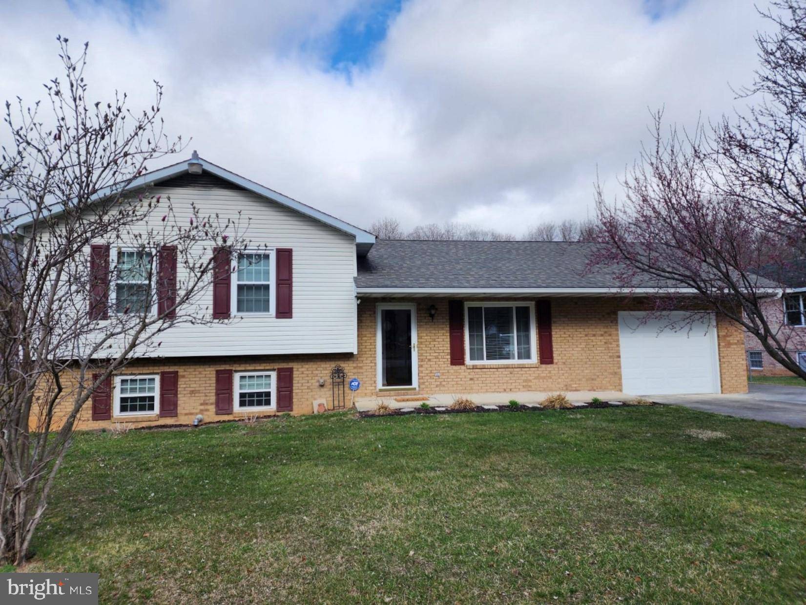 Inwood, WV 25428,380 1ST ST