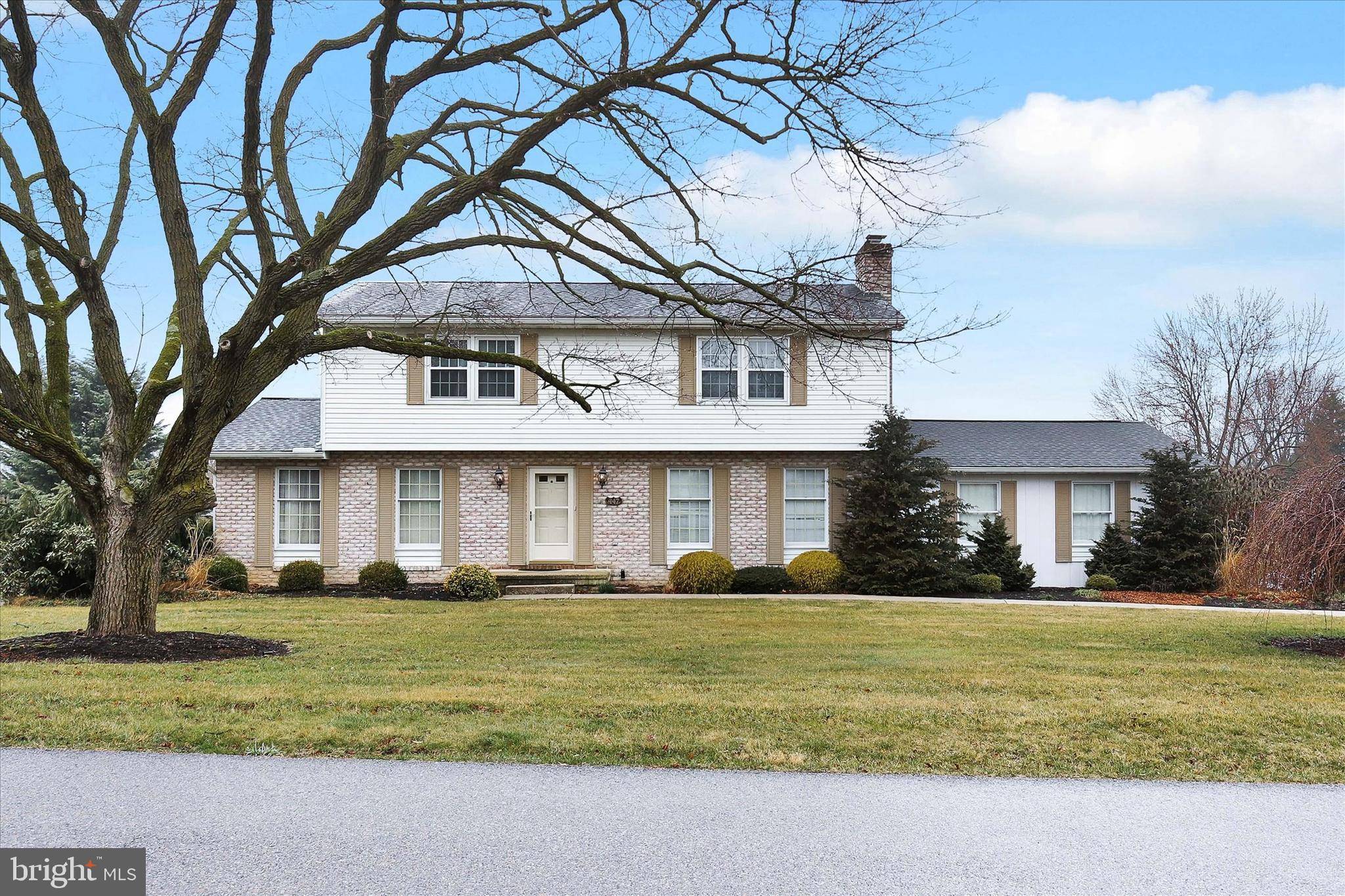 Chambersburg, PA 17202,447 LARKSPUR LANE E