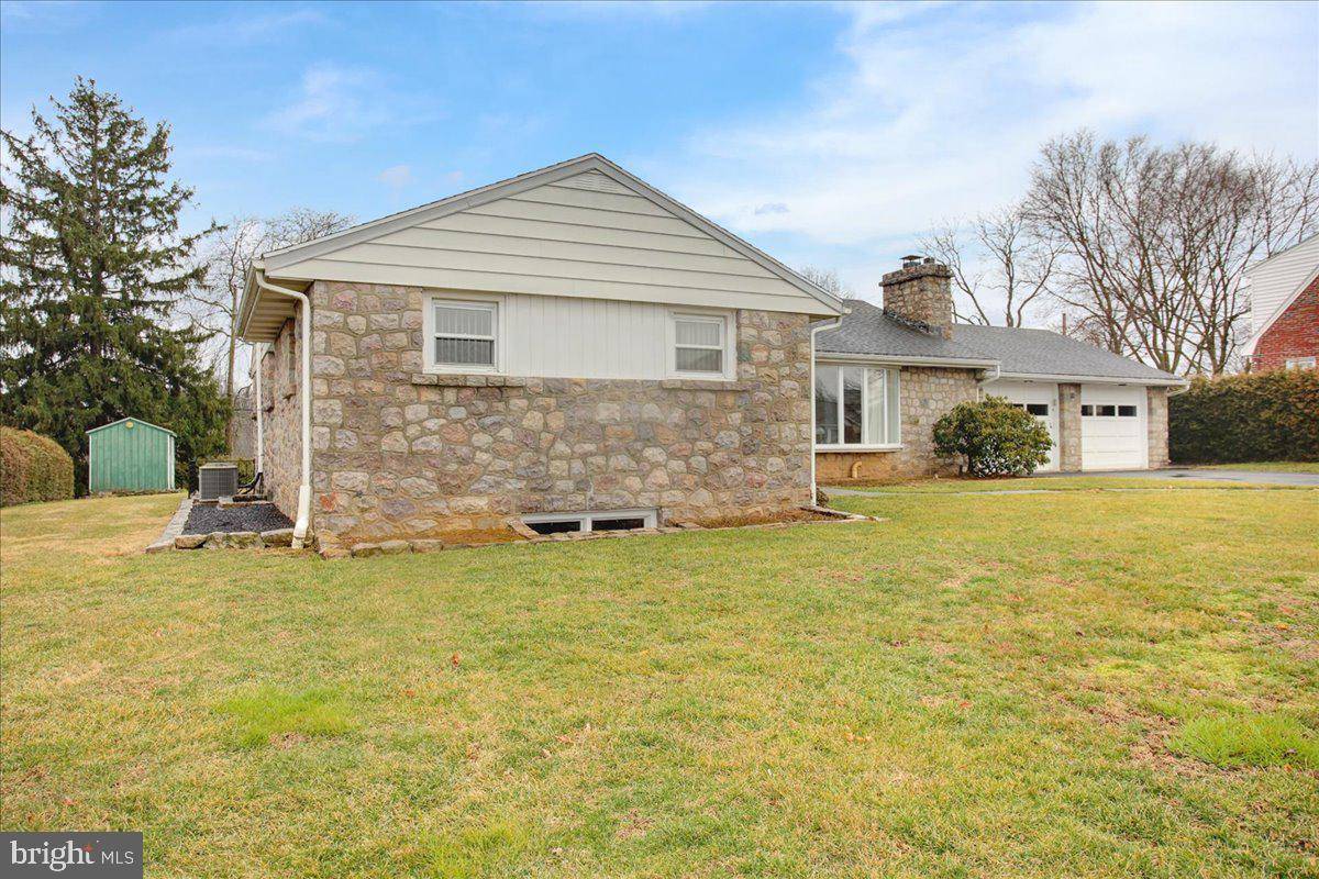 West Lawn, PA 19609,2424 READING BL