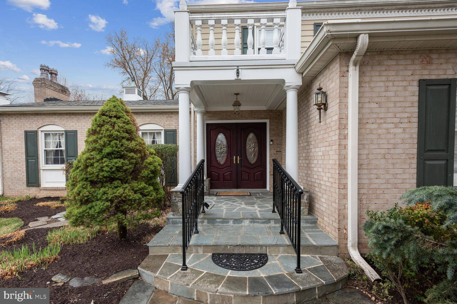 Mclean, VA 22102,8123 DUNSINANE CT