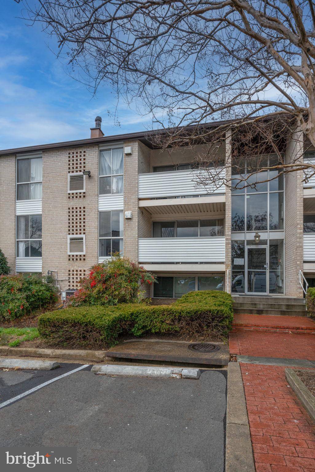 Alexandria, VA 22312,5606 BISMACH DR #101