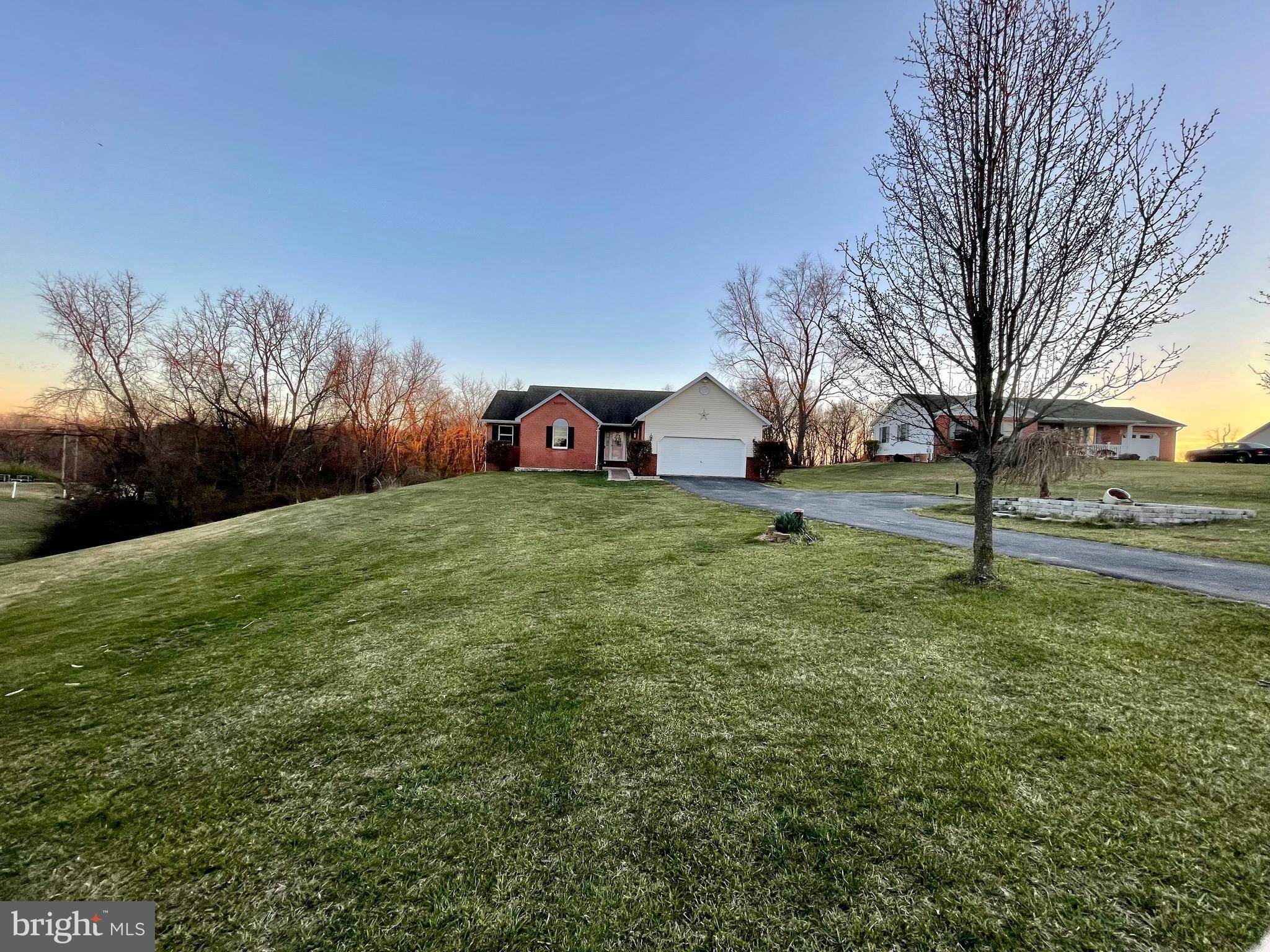 Falling Waters, WV 25419,378 JEANNA LN