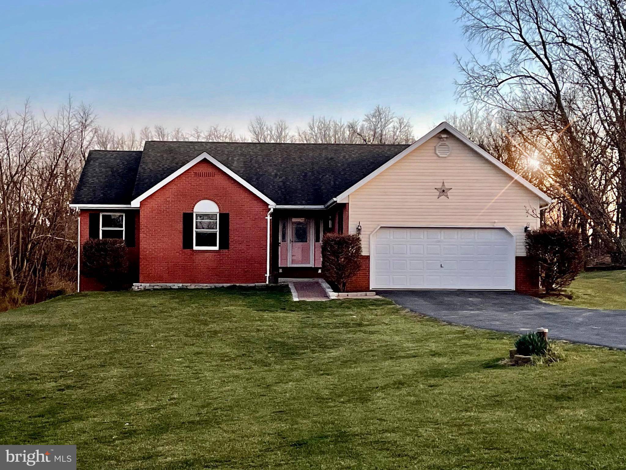 Falling Waters, WV 25419,378 JEANNA LN