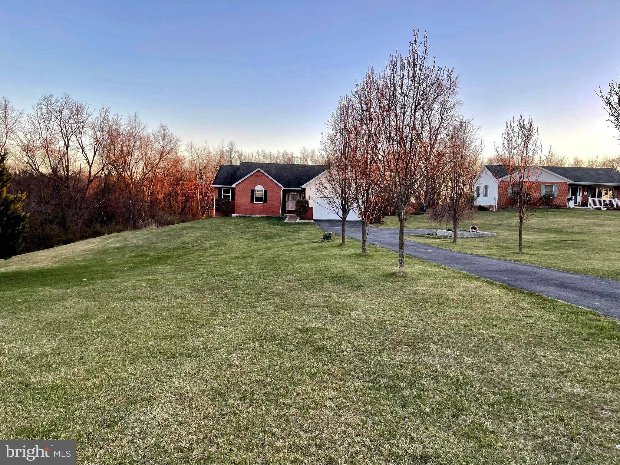 Falling Waters, WV 25419,378 JEANNA LN