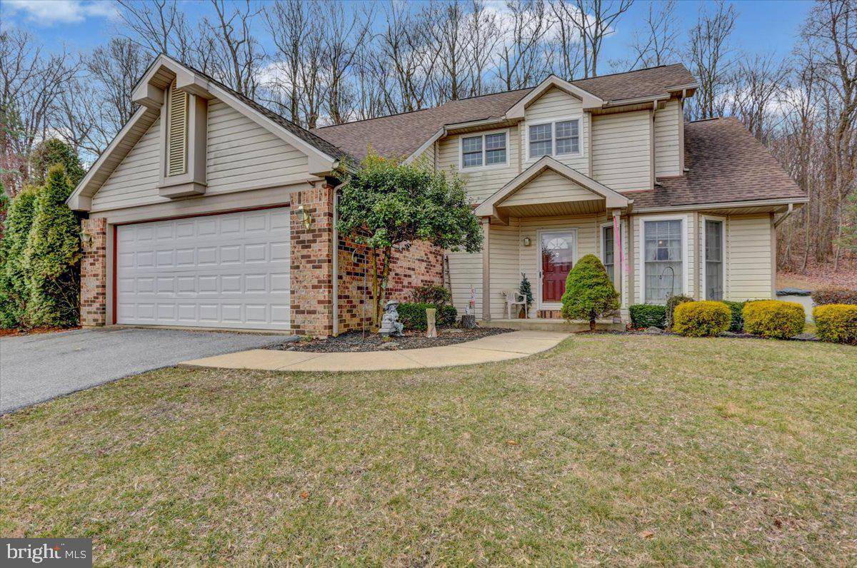 Oley, PA 19547,208 APPLE LN