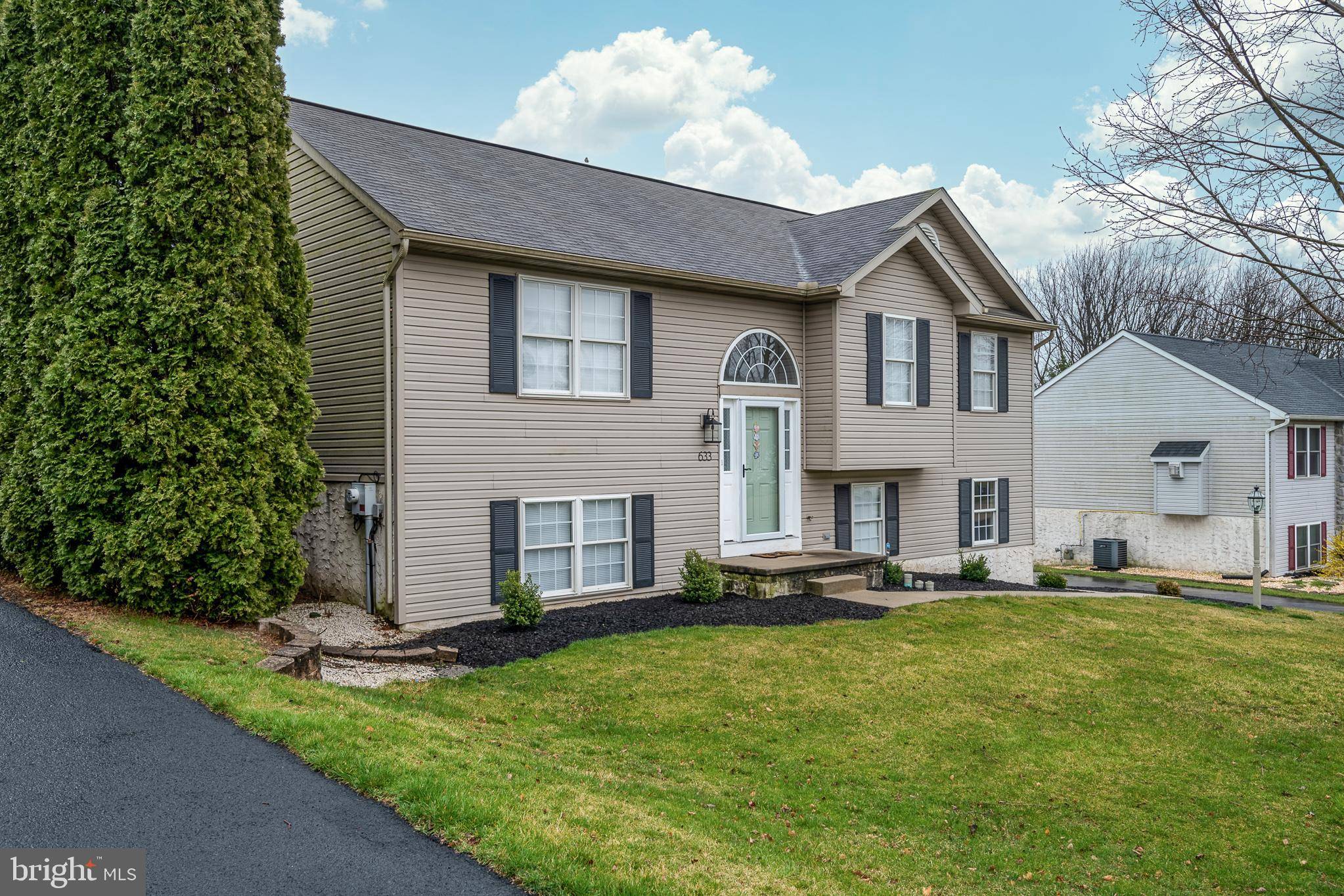 Manheim, PA 17545,633 MALLARD DR