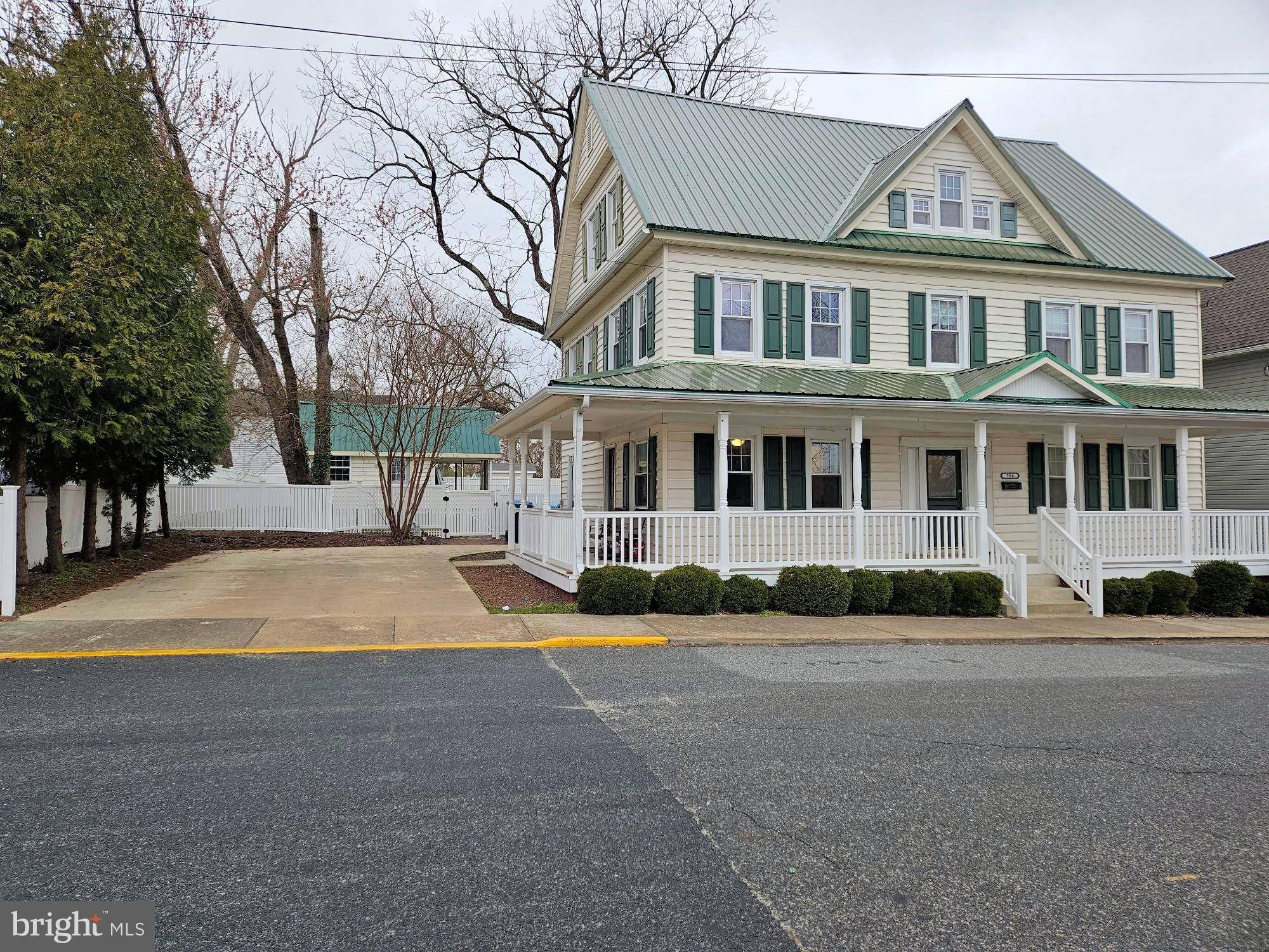 Laurel, DE 19956,204 OAK ST