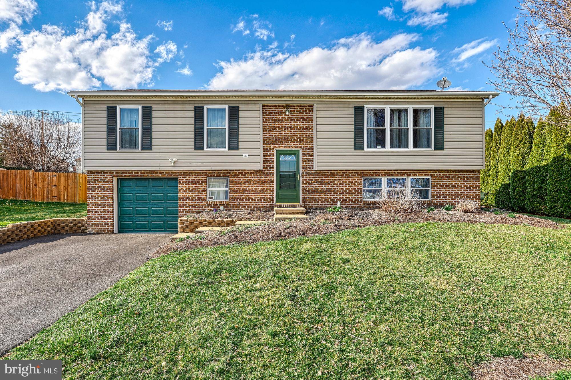 York, PA 17406,285 E BEAVER ST