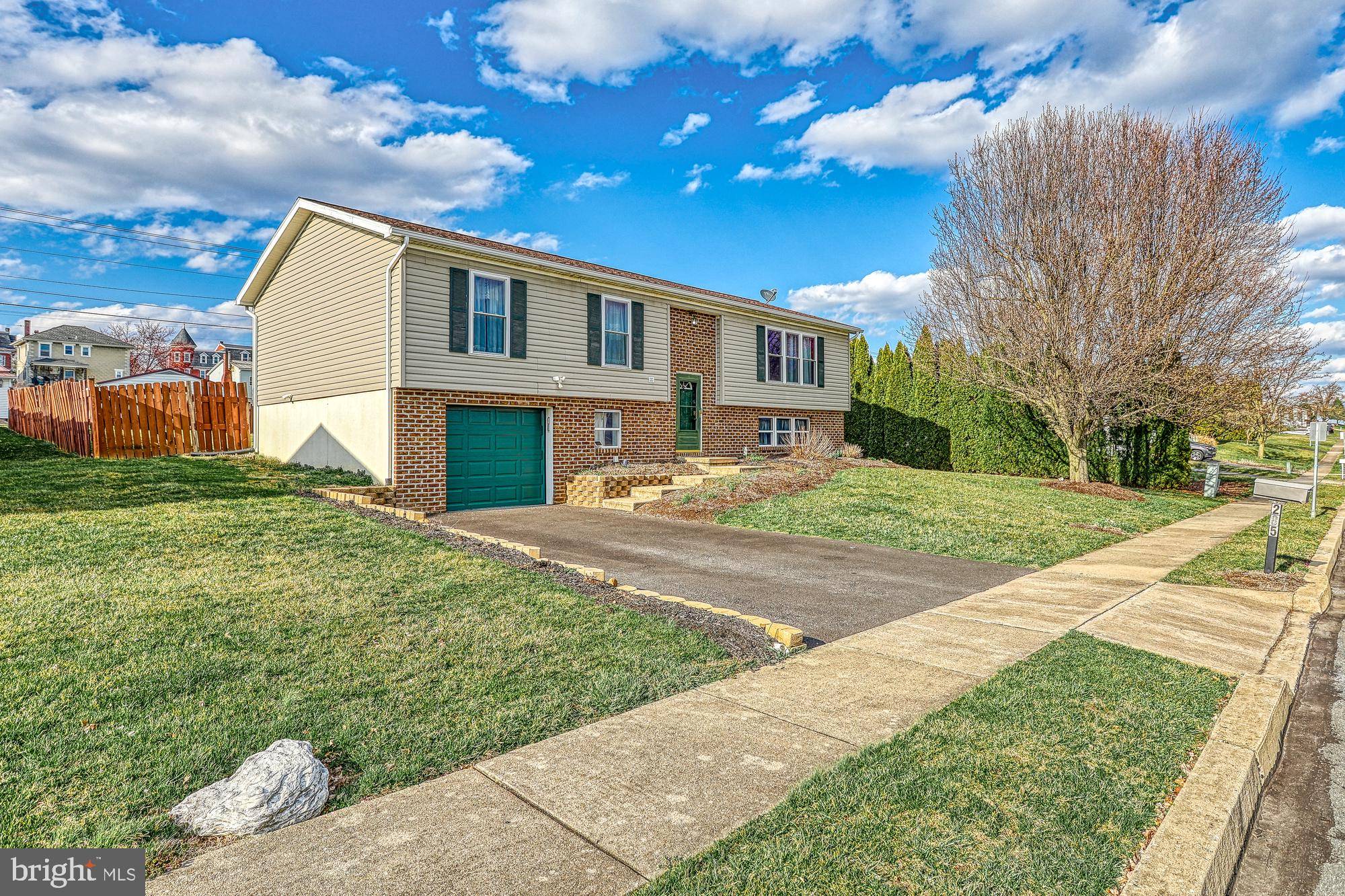 York, PA 17406,285 E BEAVER ST