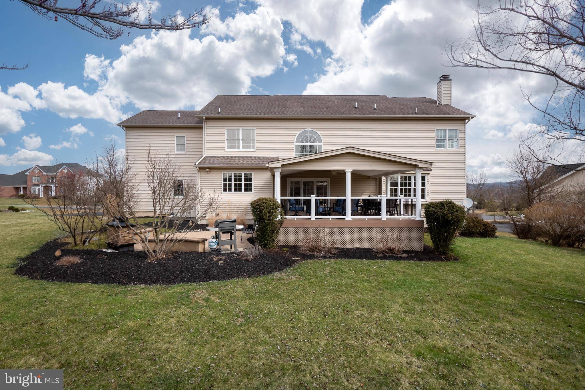 Hellertown, PA 18055,1852 VIOLA LN