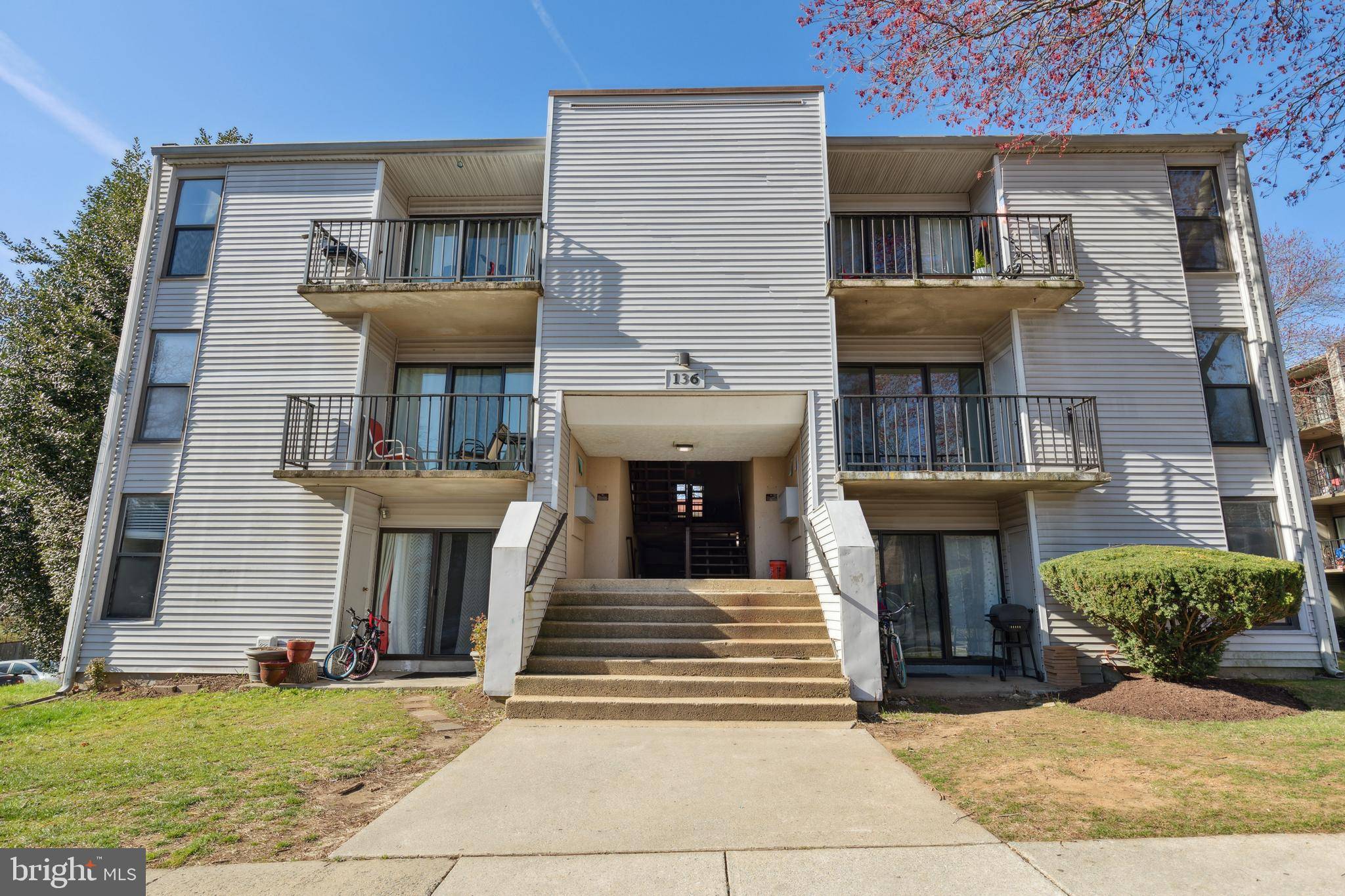 Gaithersburg, MD 20877,136 DUVALL LN #204