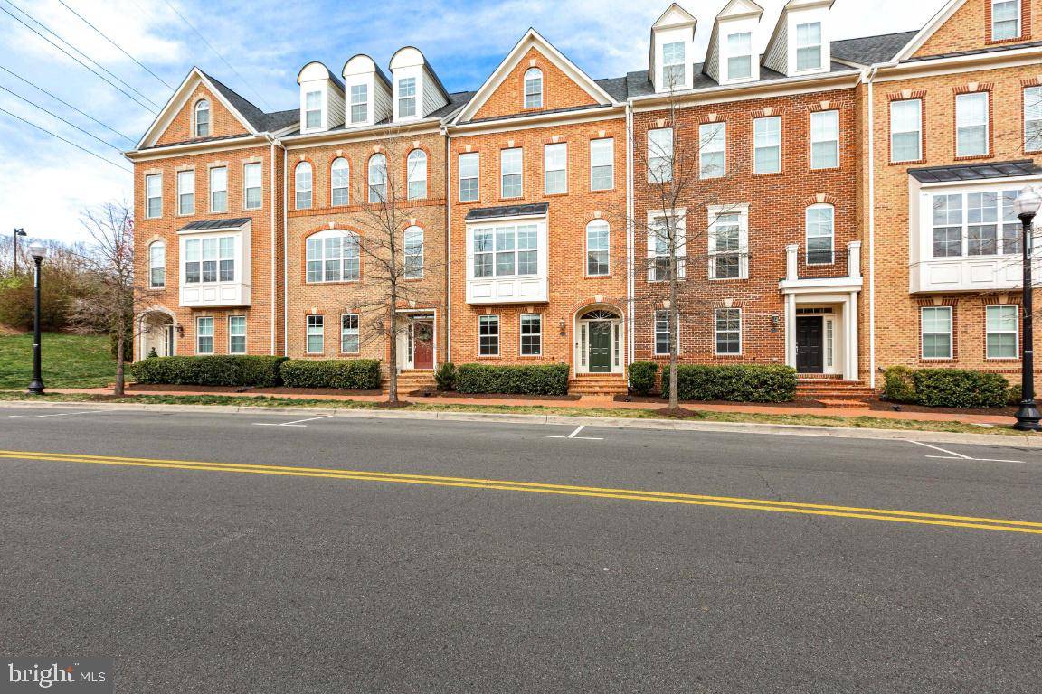 Herndon, VA 20170,755 CENTER ST