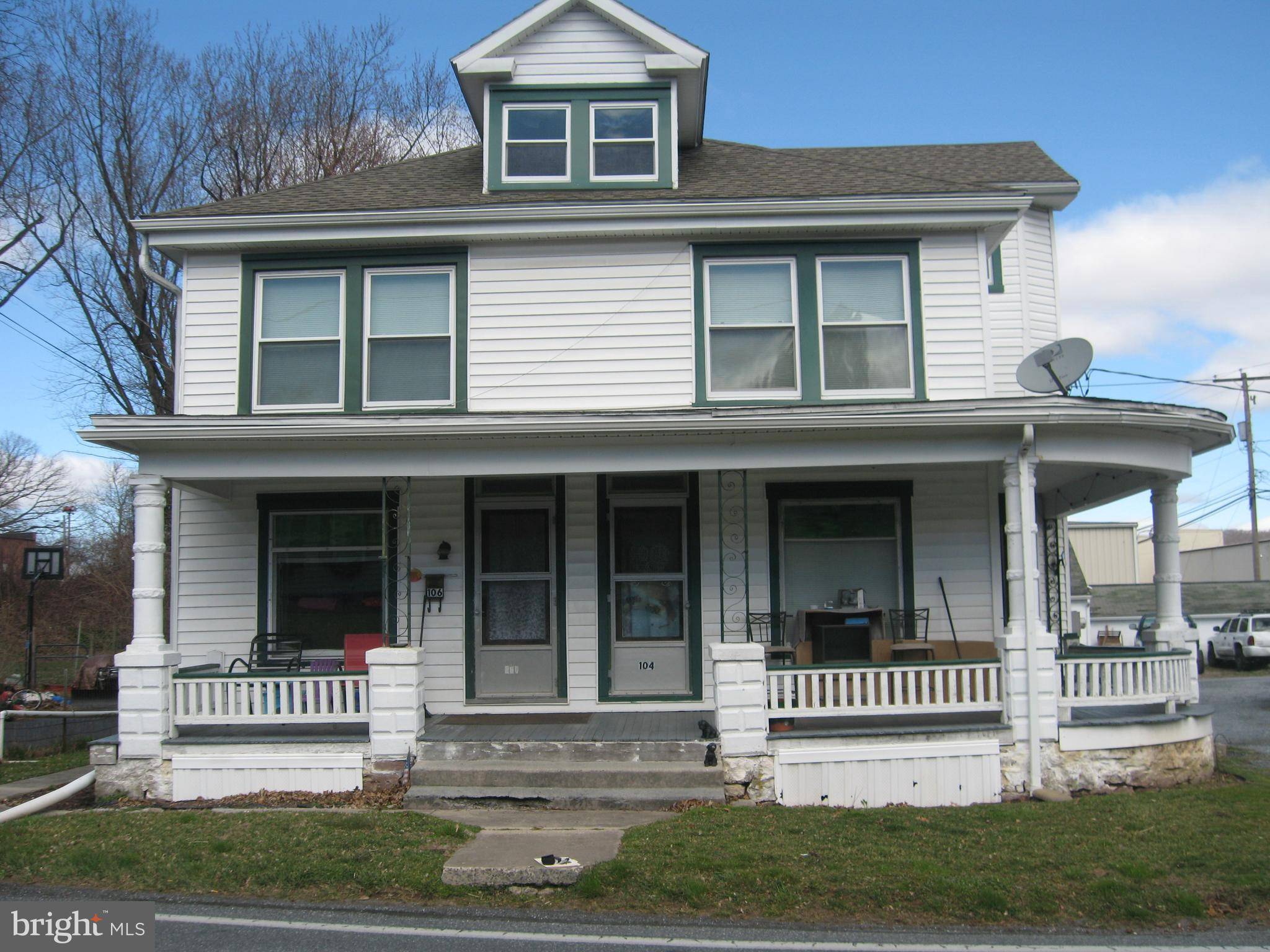 Reinholds, PA 17569,104-106-106 W MAIN ST