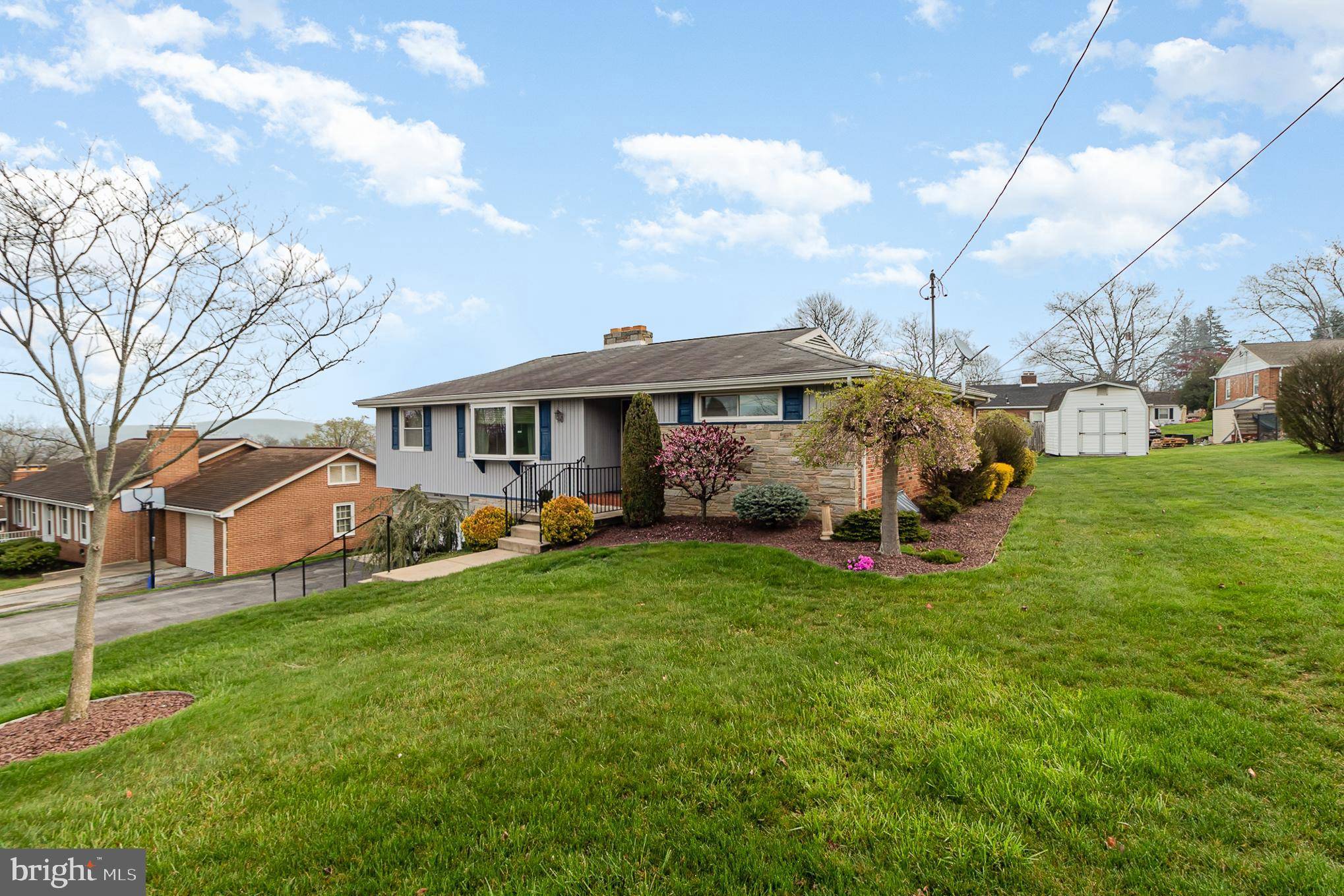 York, PA 17403,1215 PERRY LN