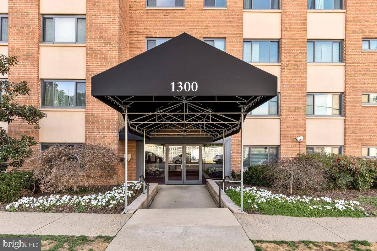 Arlington, VA 22202,1300 S ARLINGTON RIDGE RD #602