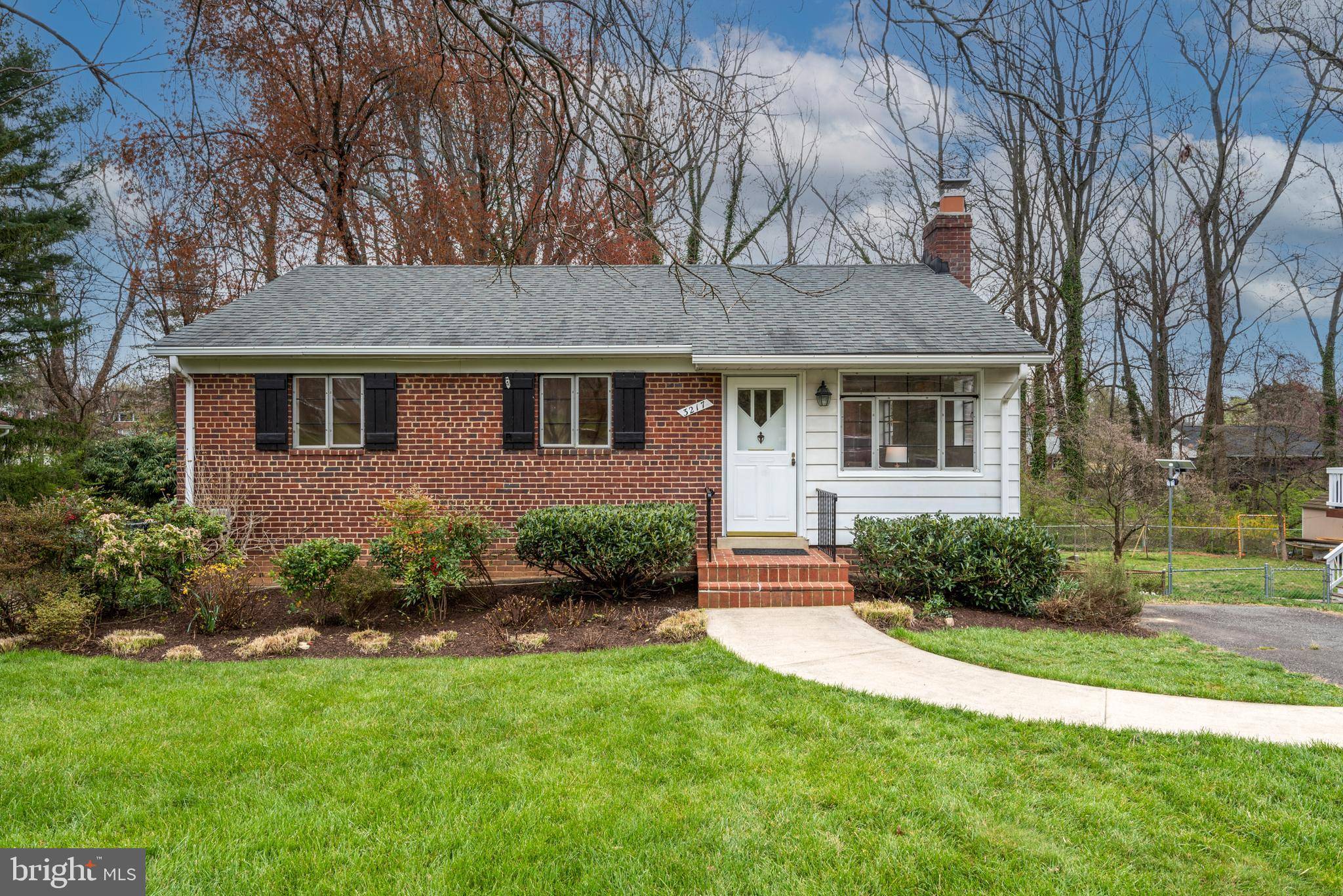 Falls Church, VA 22042,3217 NEALON DR