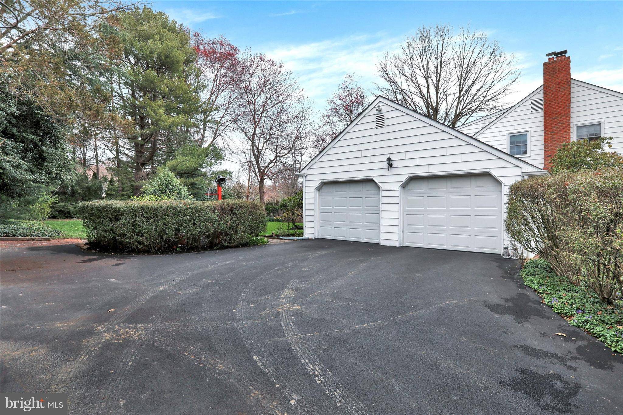 Yardley, PA 19067,824 DUCHESS DR