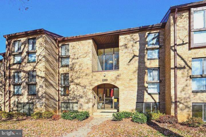 Reston, VA 20191,2044 ROYAL FERN CT #19/2A